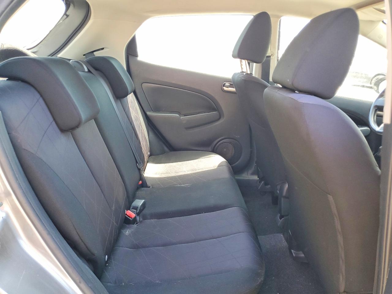2013 Mazda Mazda2 Silver vin: JM1DE1KY2D0166375