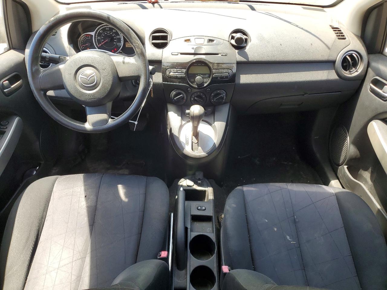 2013 Mazda Mazda2 Silver vin: JM1DE1KY2D0166375
