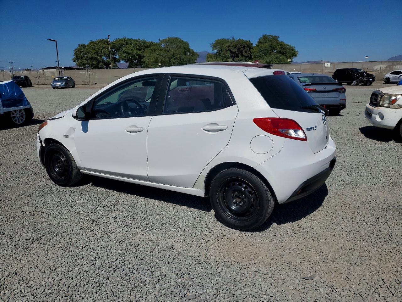 2014 Mazda Mazda2 Sport White vin: JM1DE1KY2E0183453