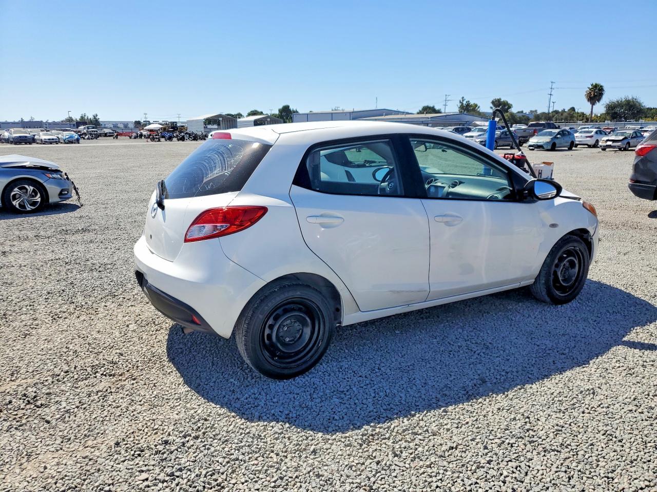 2014 Mazda Mazda2 Sport White vin: JM1DE1KY2E0183453