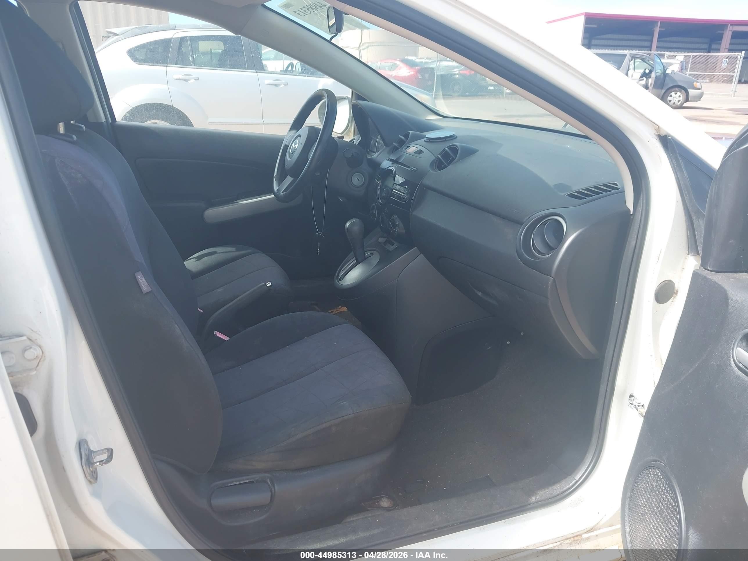 2014 Mazda Mazda2 Sport Белый vin: JM1DE1KY3E0181601