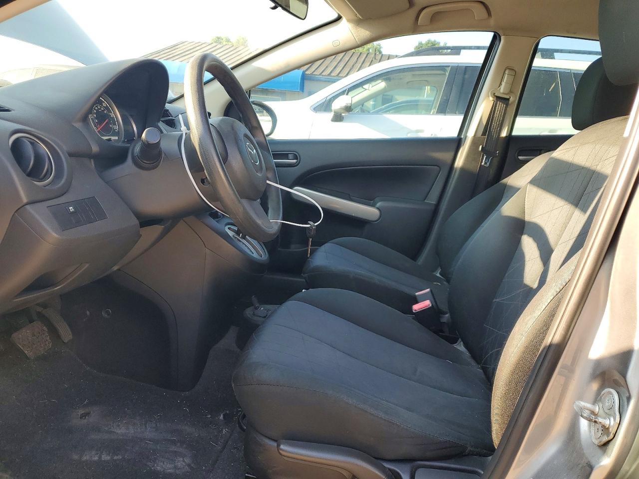 2014 Mazda Mazda2 Sport Серебряный vin: JM1DE1KY4E0184636