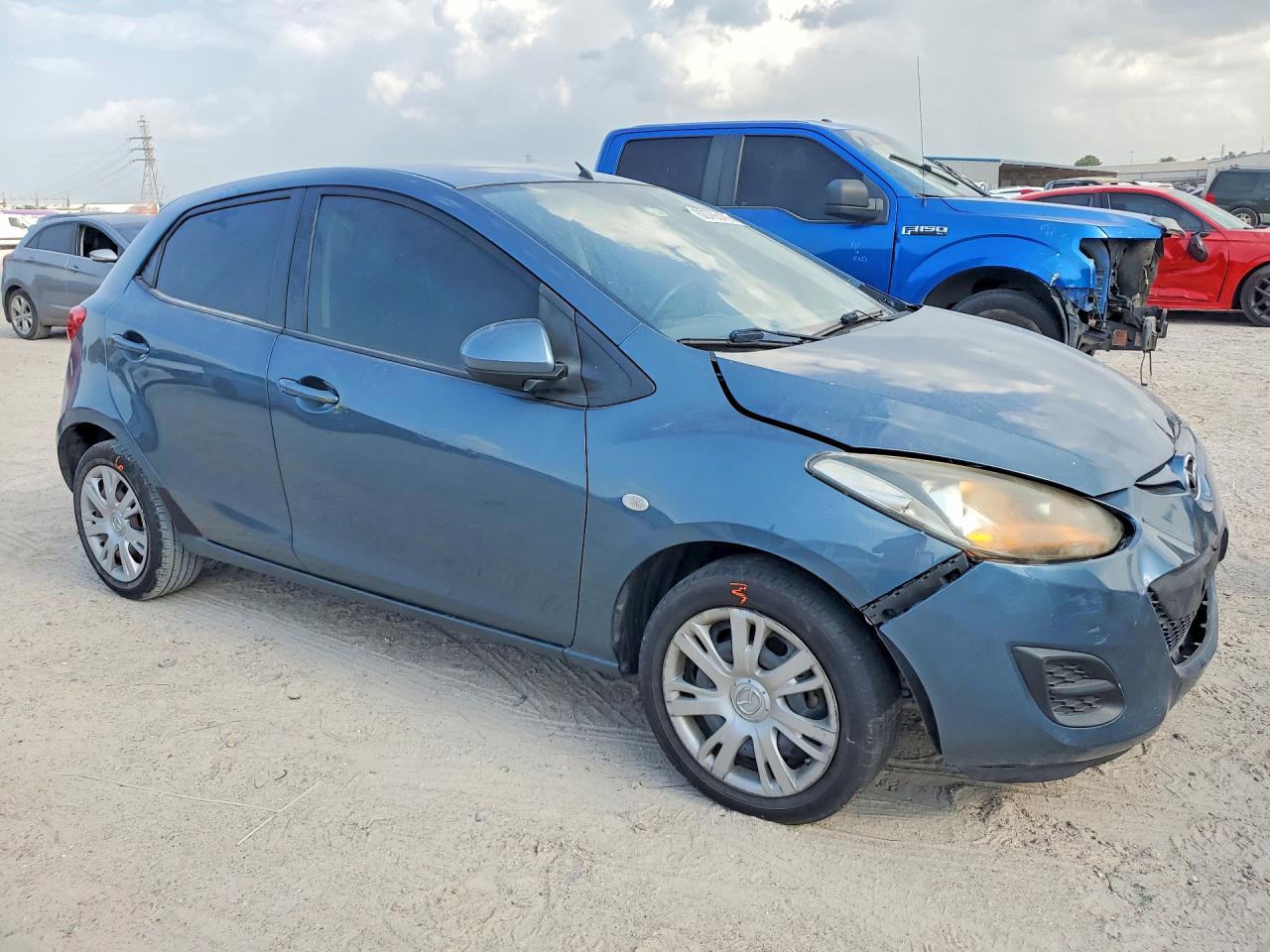 2014 Mazda 2 Синий vin: JM1DE1KY4E0186287