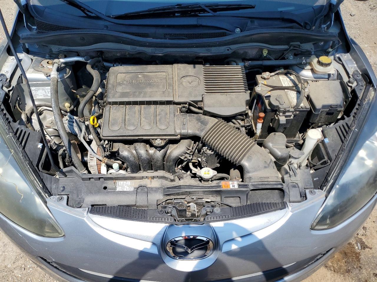 2012 Mazda Mazda2 Silver vin: JM1DE1KY5C0132381