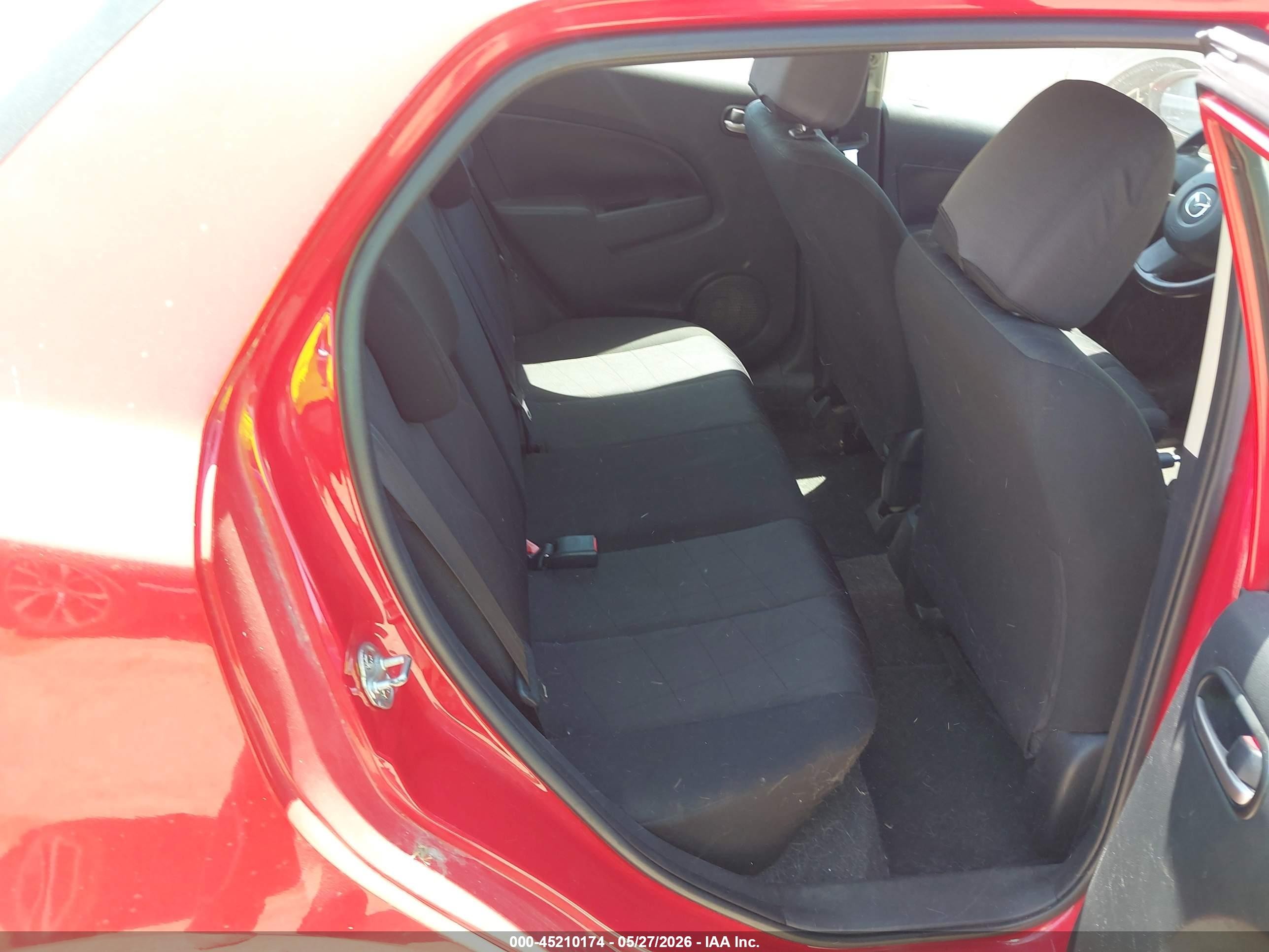 2012 Mazda Mazda2 Sport Red vin: JM1DE1KY5C0138052