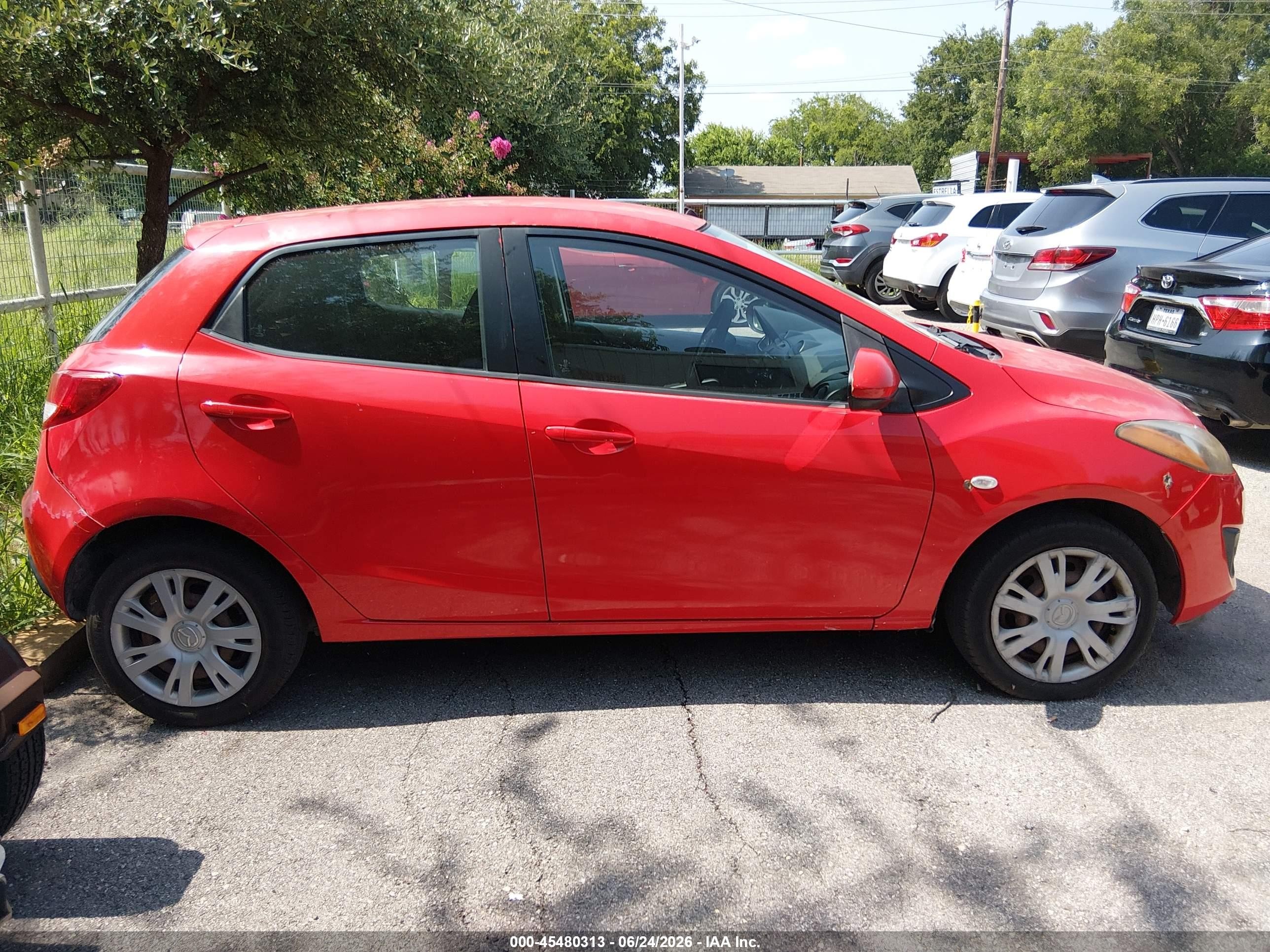 2012 Mazda Mazda2 Sport Red vin: JM1DE1KY5C0147169