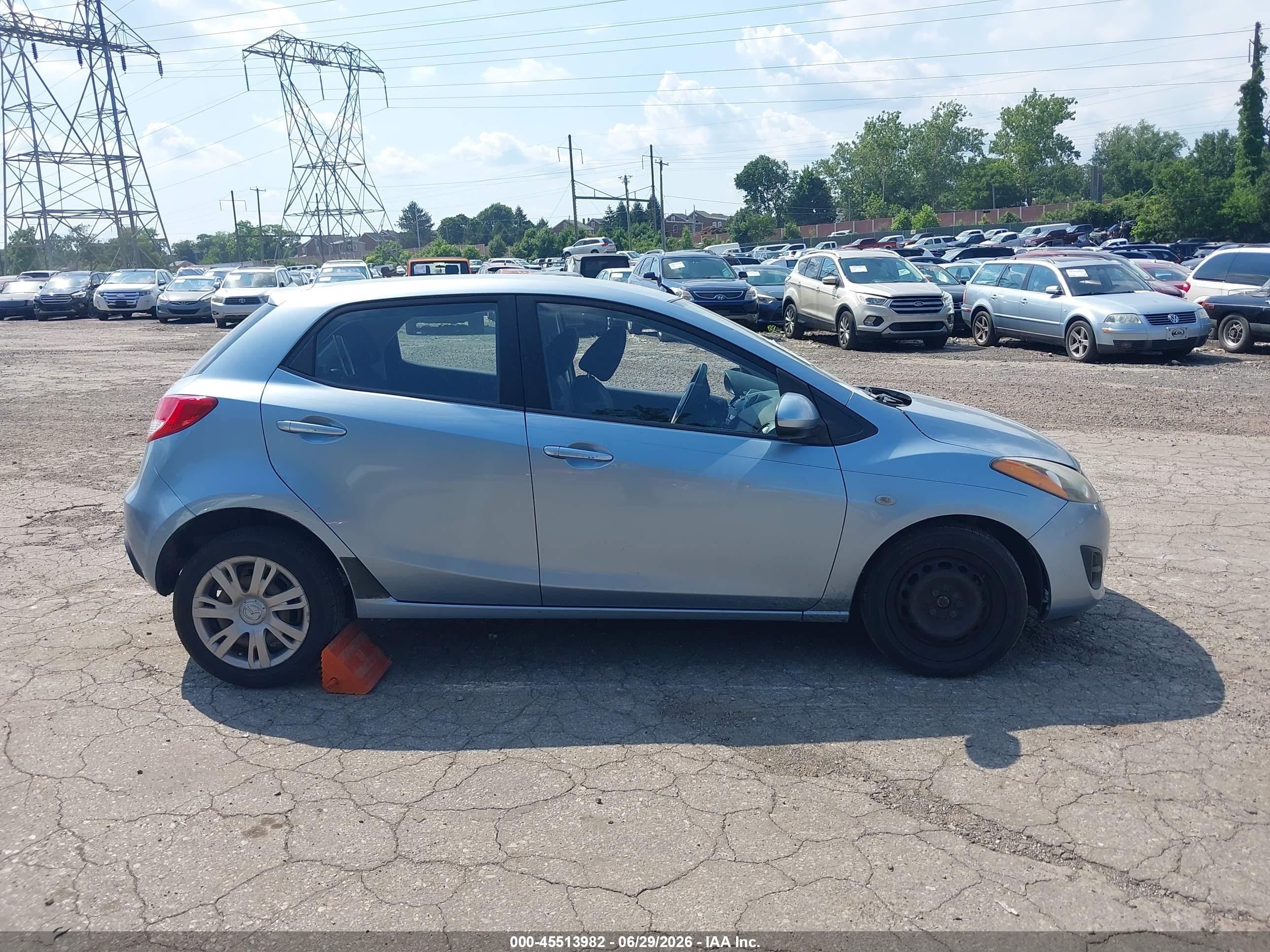 2013 Mazda Mazda2 Sport Light Blue vin: JM1DE1KY6D0166041