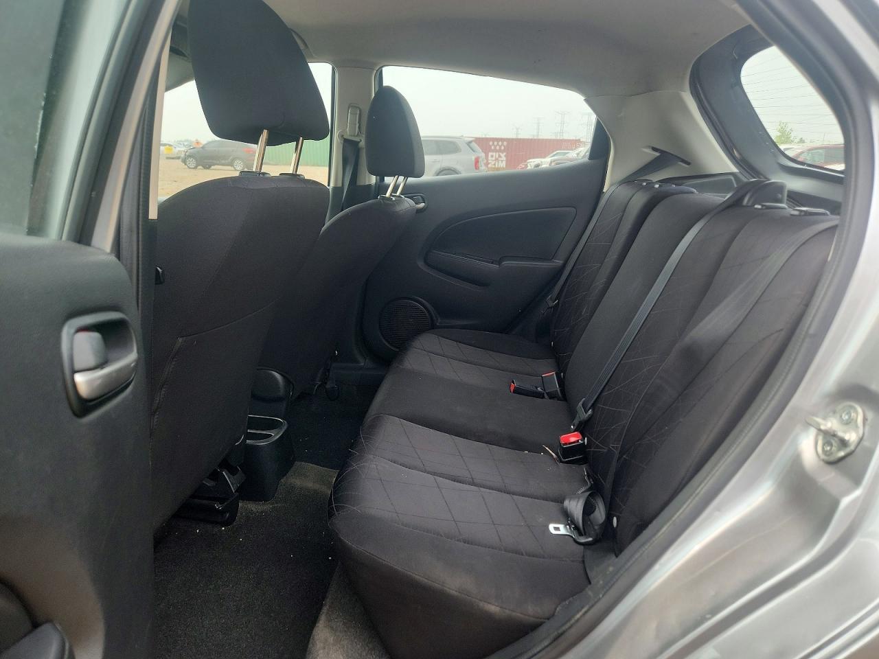 2012 Mazda Mazda2 Silver vin: JM1DE1KY8C0142595