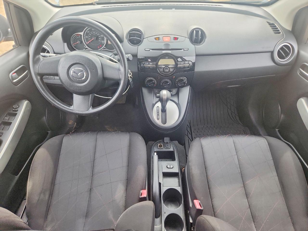 2012 Mazda Mazda2 Silver vin: JM1DE1KY8C0142595