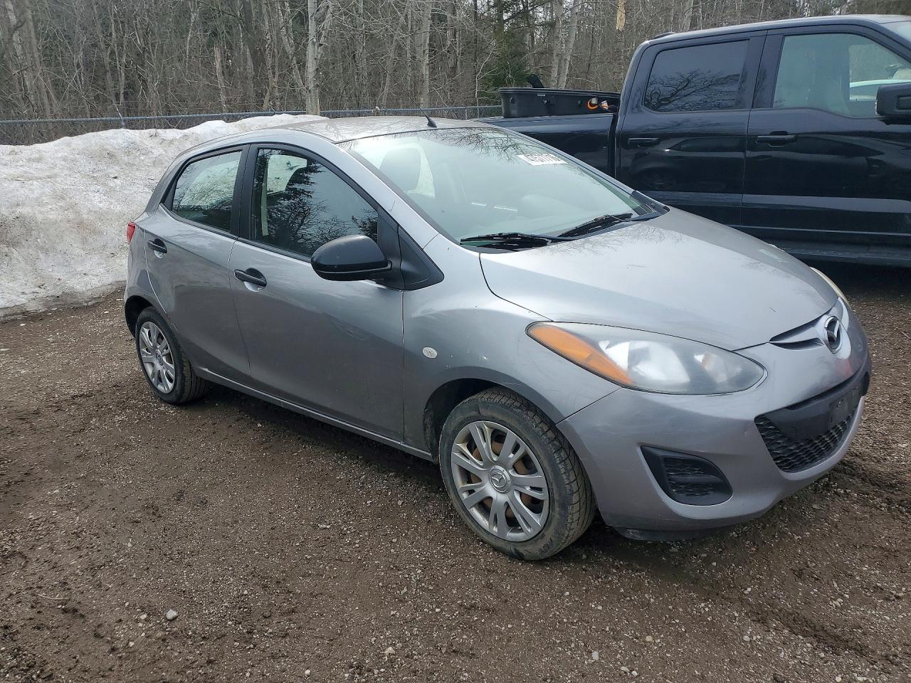 2014 Mazda Mazda2 Sport Silver vin: JM1DE1KY8E0184364