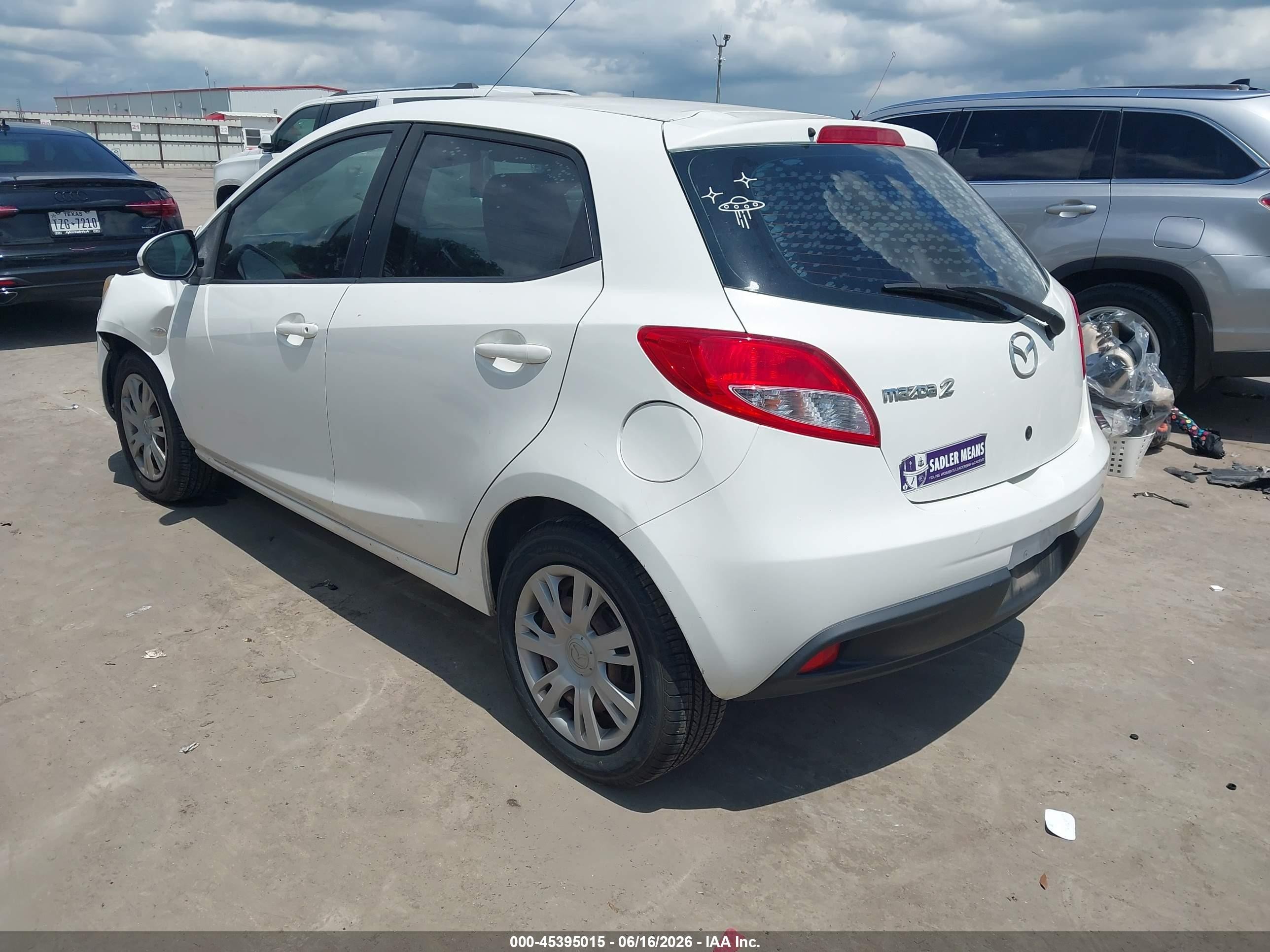2014 Mazda Mazda2 Sport White vin: JM1DE1KY8E0188186