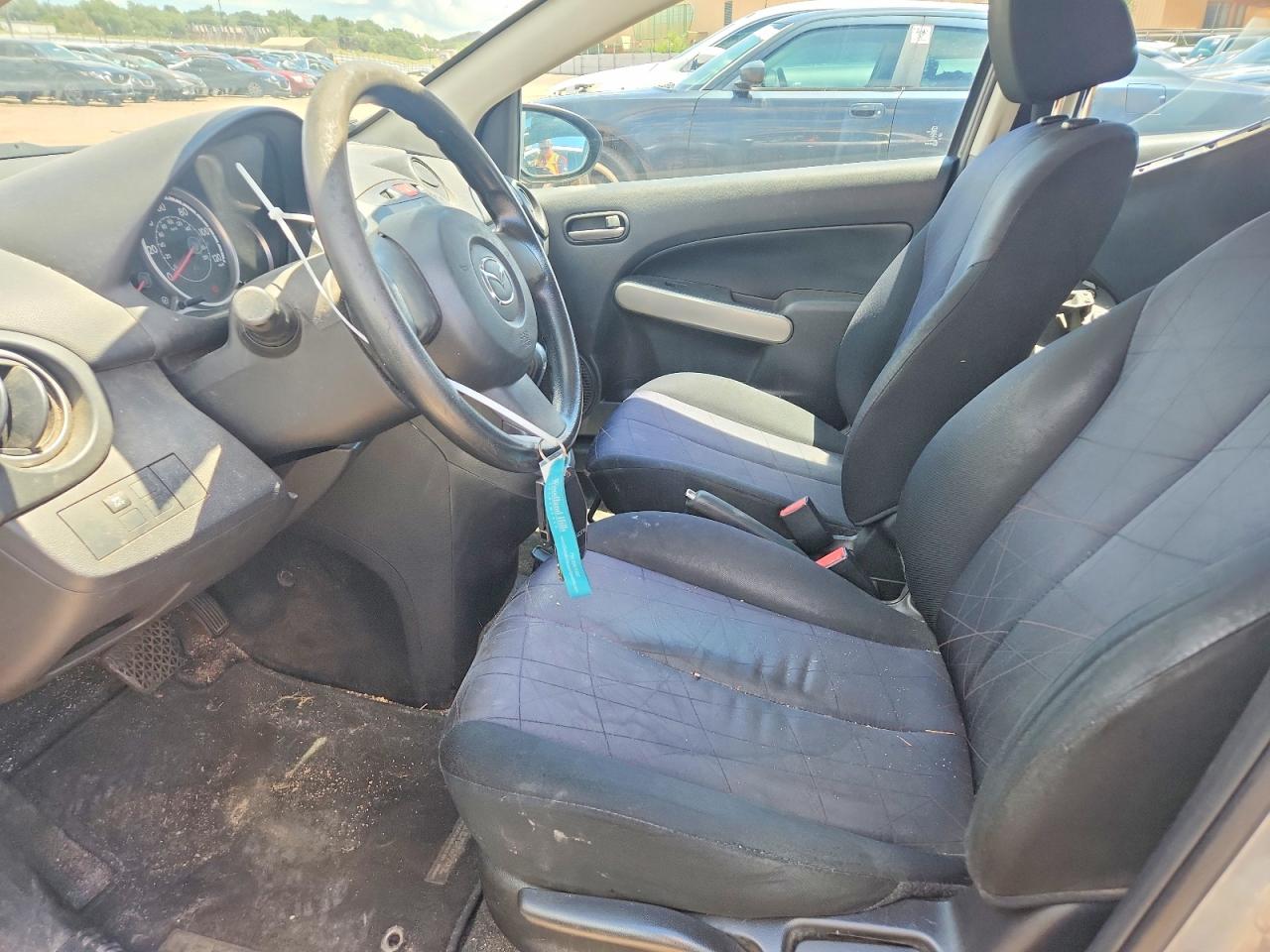 2013 Mazda Mazda2 Silver vin: JM1DE1KY9D0170312