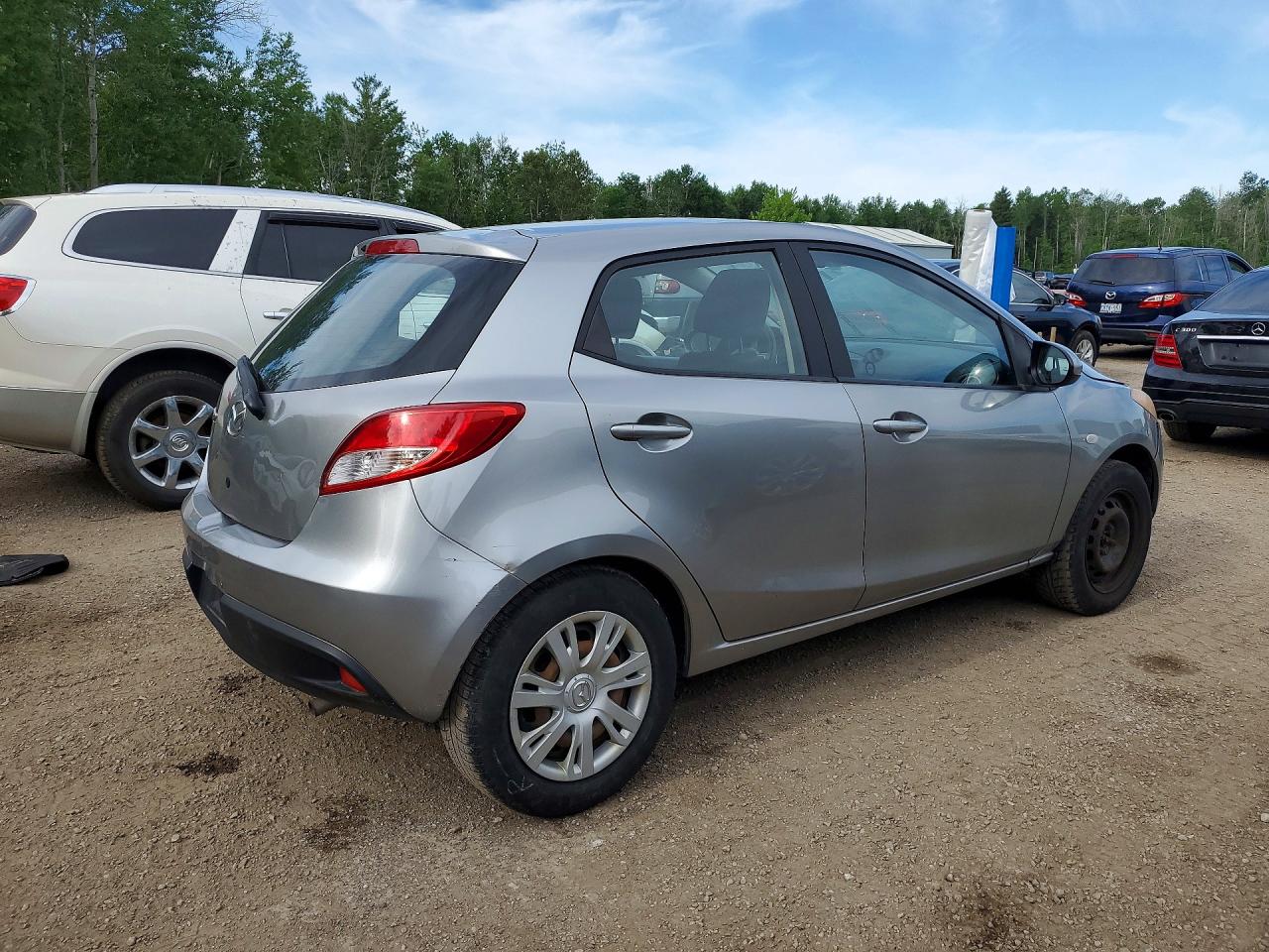 2012 Mazda Mazda2 Silver vin: JM1DE1KYXC0139083