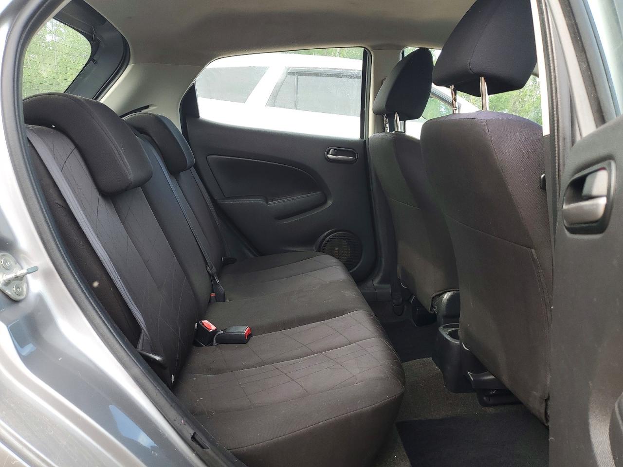 2012 Mazda Mazda2 Silver vin: JM1DE1KYXC0139083