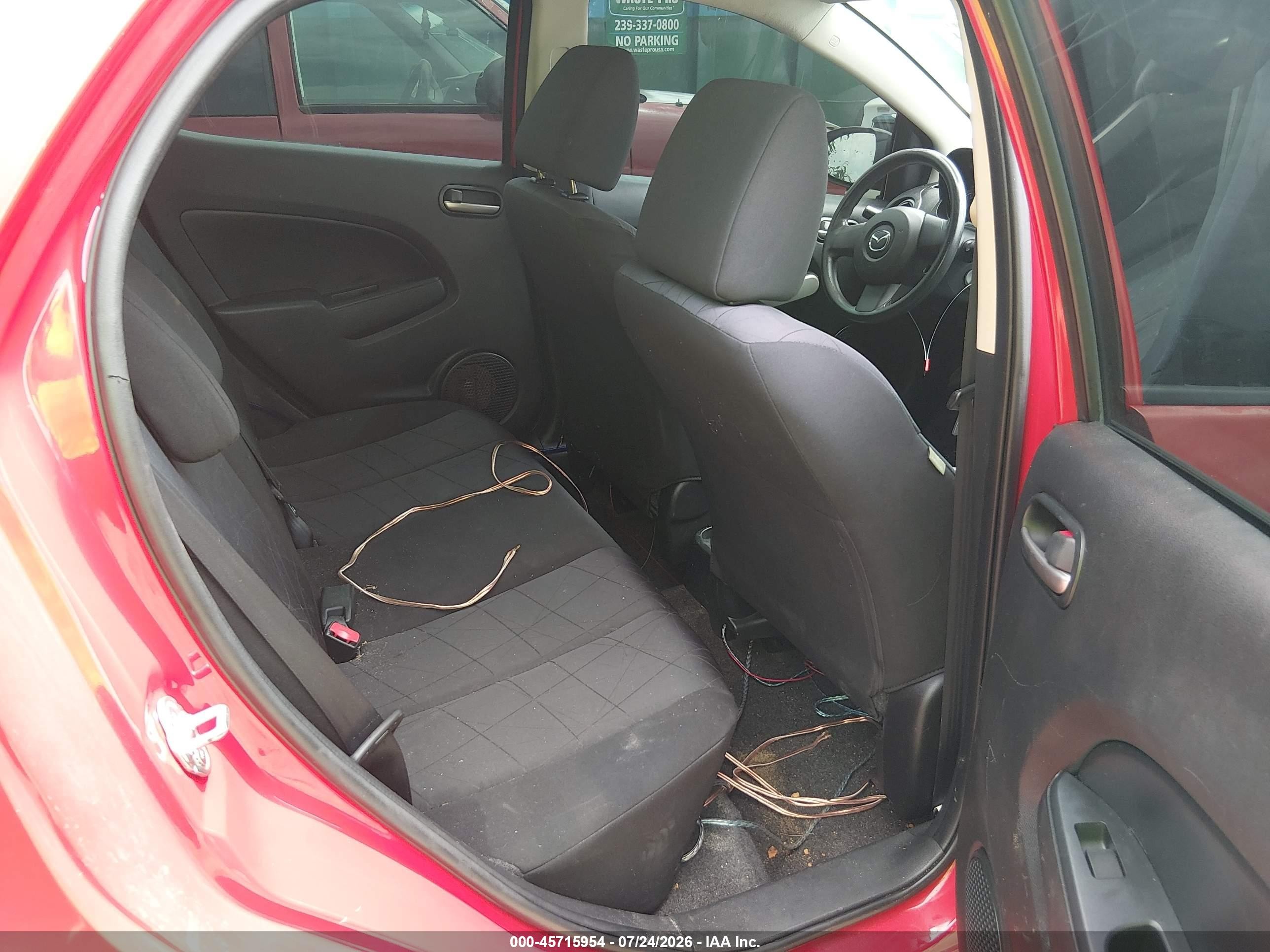 2012 Mazda Mazda2 Sport Red vin: JM1DE1KYXC0140167
