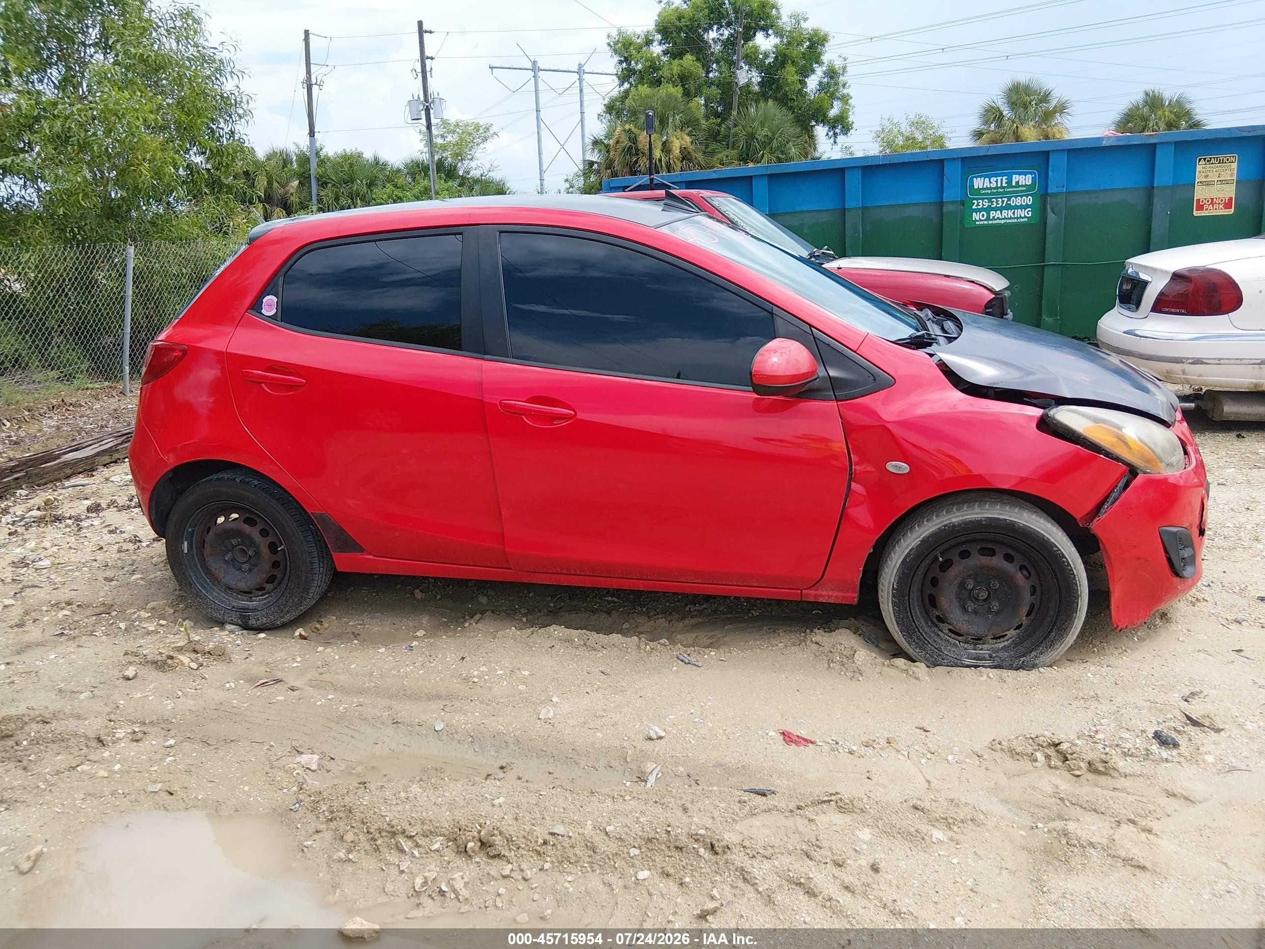 2012 Mazda Mazda2 Sport Red vin: JM1DE1KYXC0140167