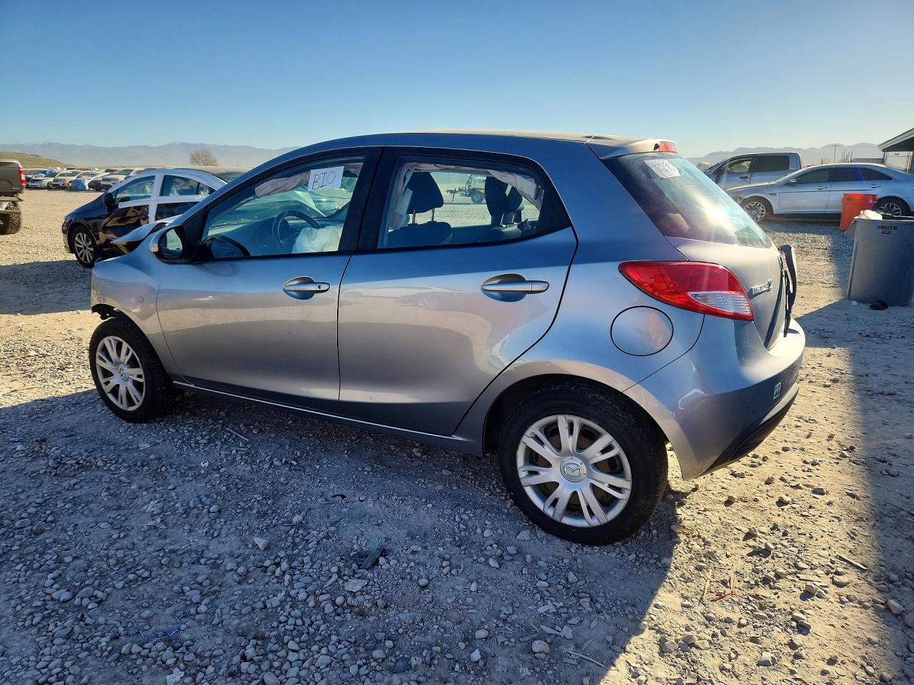 2014 Mazda Mazda2 Sport Silver vin: JM1DE1KZ0E0188191