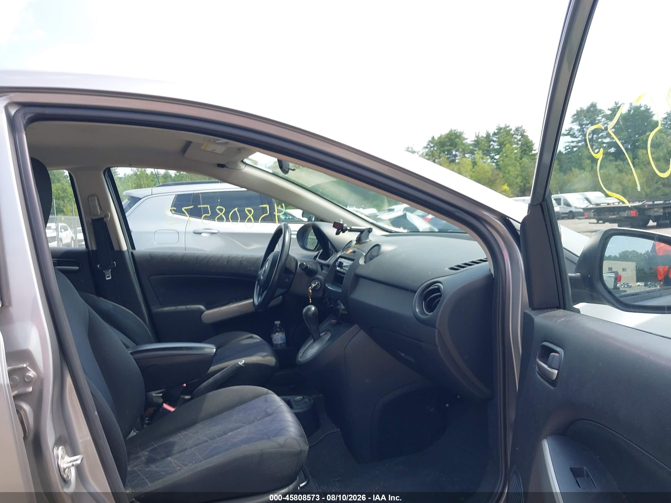 2012 Mazda Mazda2 Sport Silver vin: JM1DE1KZ1C0137036