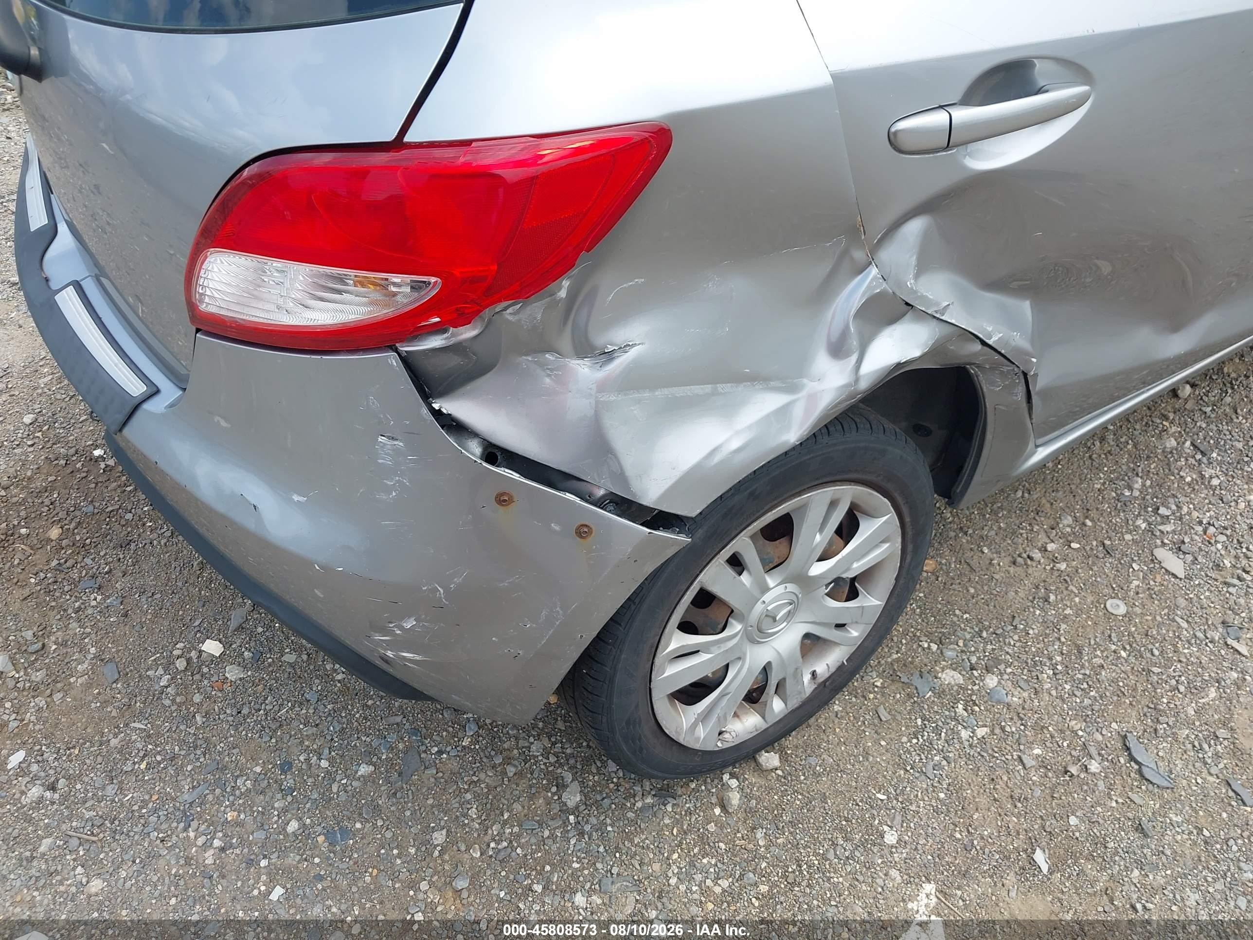 2012 Mazda Mazda2 Sport Silver vin: JM1DE1KZ1C0137036