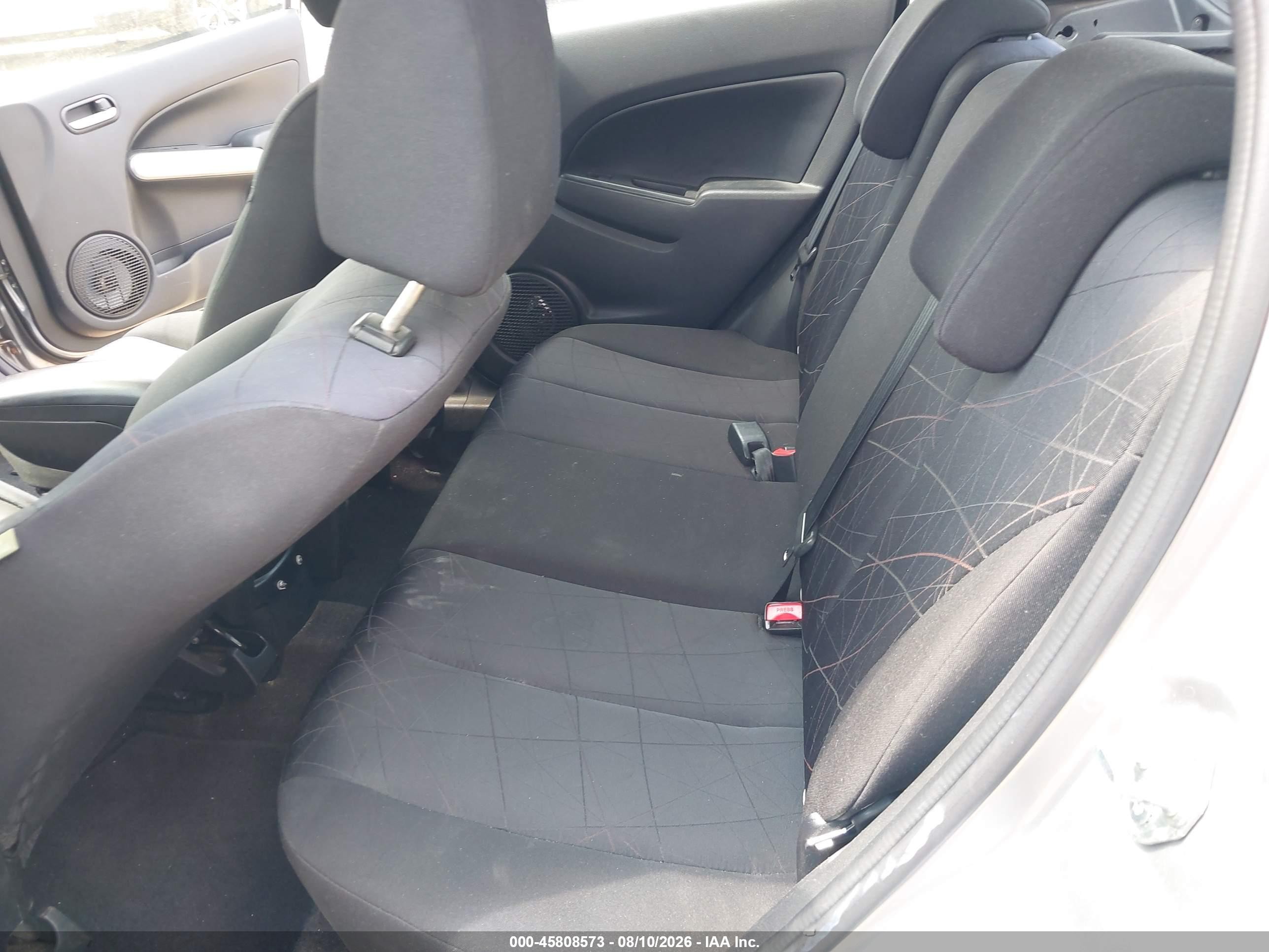 2012 Mazda Mazda2 Sport Silver vin: JM1DE1KZ1C0137036