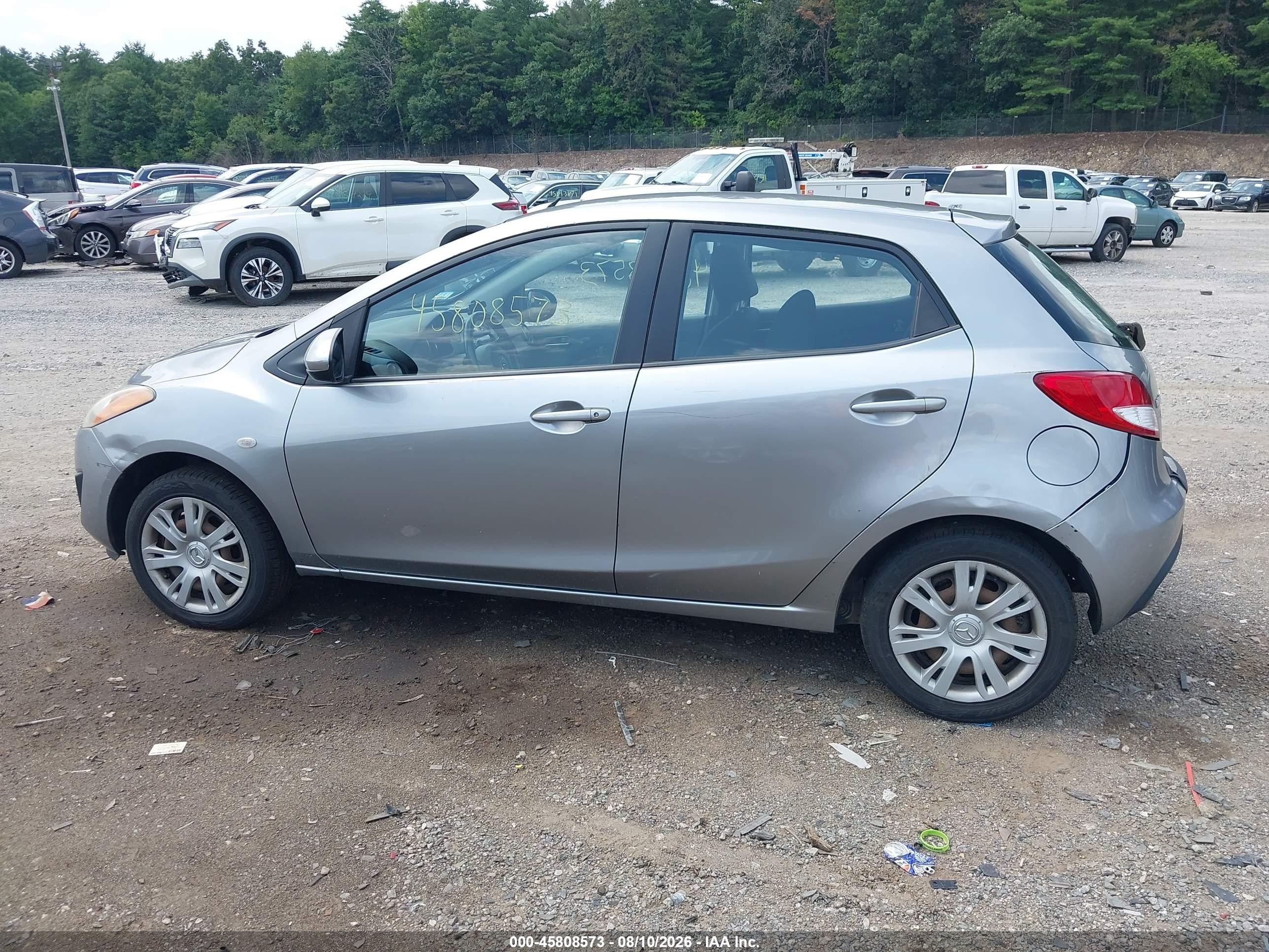 2012 Mazda Mazda2 Sport Silver vin: JM1DE1KZ1C0137036