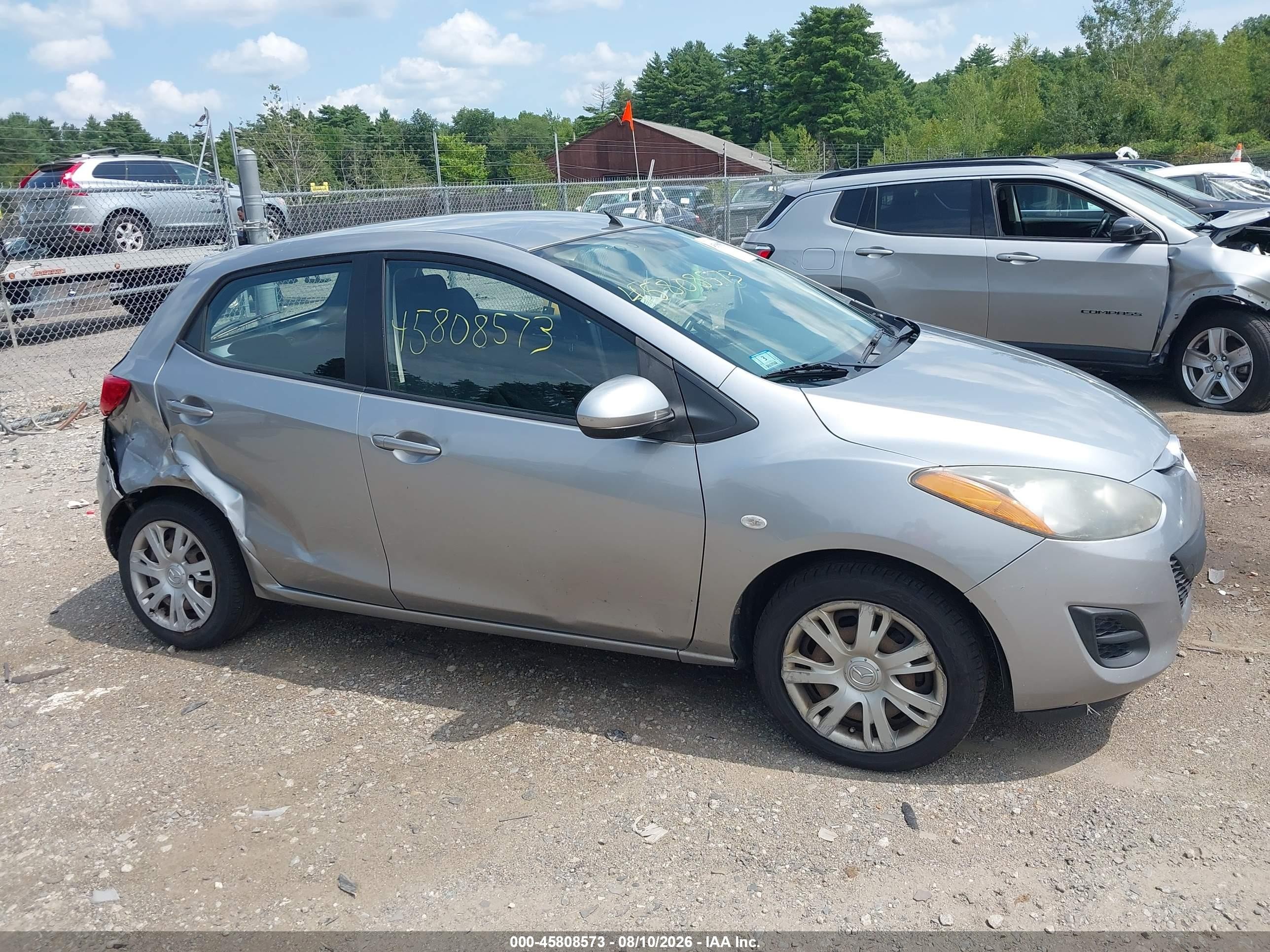2012 Mazda Mazda2 Sport Silver vin: JM1DE1KZ1C0137036