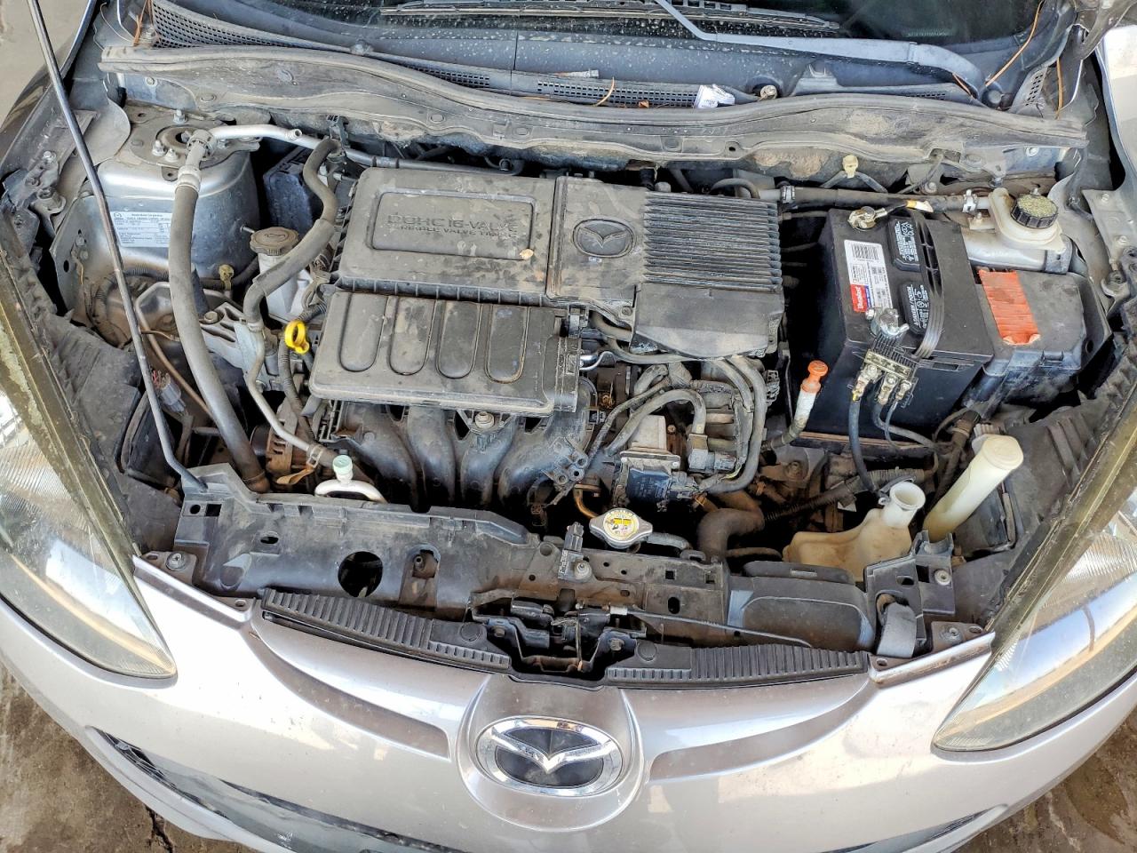 2013 Mazda Mazda2 Silver vin: JM1DE1KZ1D0169261