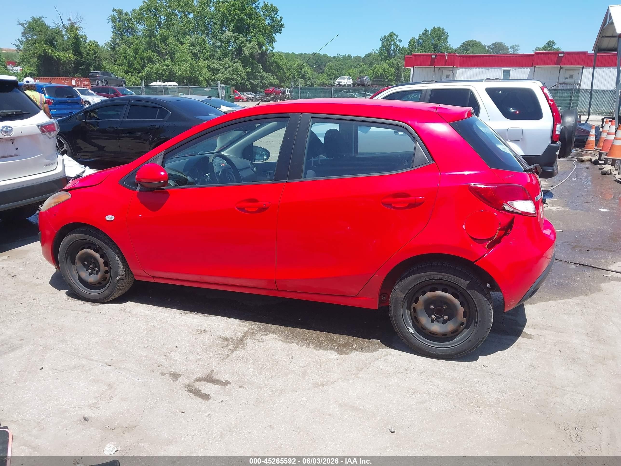 2013 Mazda Mazda2 Sport Red vin: JM1DE1KZ1D0169888