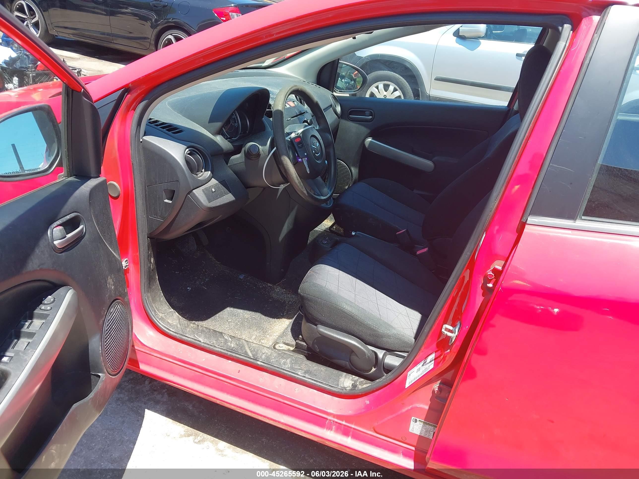 2013 Mazda Mazda2 Sport Red vin: JM1DE1KZ1D0169888