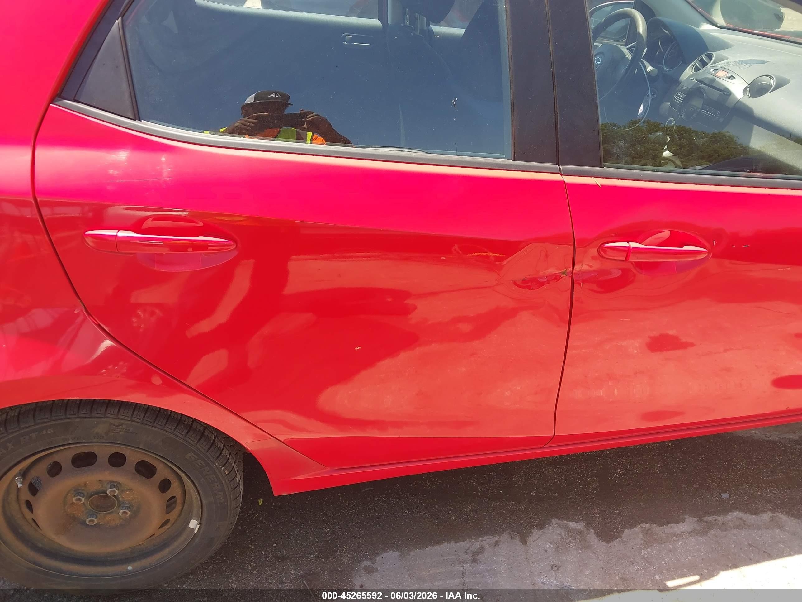 2013 Mazda Mazda2 Sport Red vin: JM1DE1KZ1D0169888
