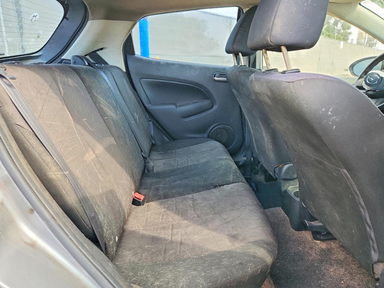 2014 Mazda Mazda2 Sport Silver vin: JM1DE1KZ1E0173022