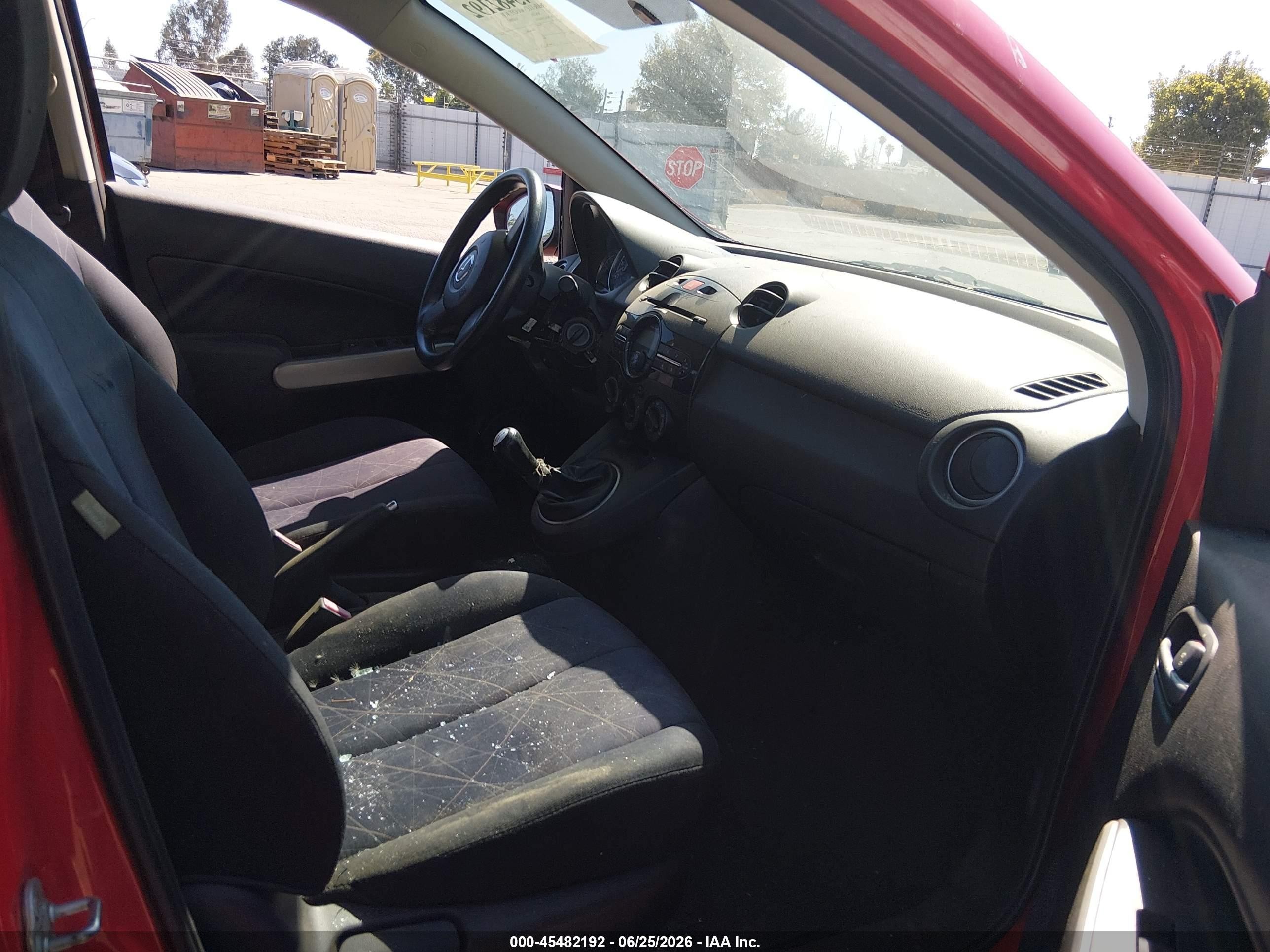 2013 Mazda Mazda2 Sport Red vin: JM1DE1KZ2D0169270
