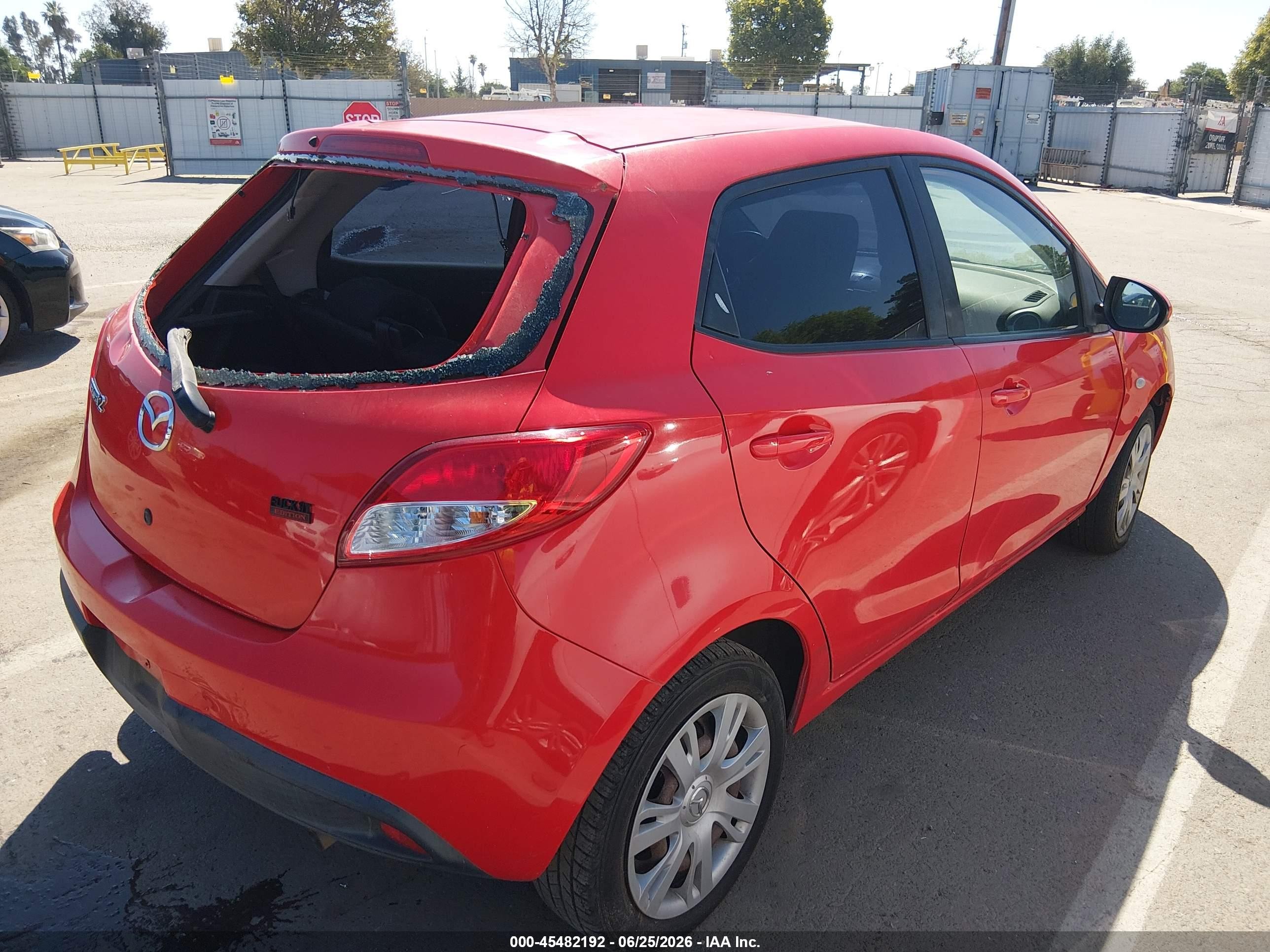 2013 Mazda Mazda2 Sport Red vin: JM1DE1KZ2D0169270