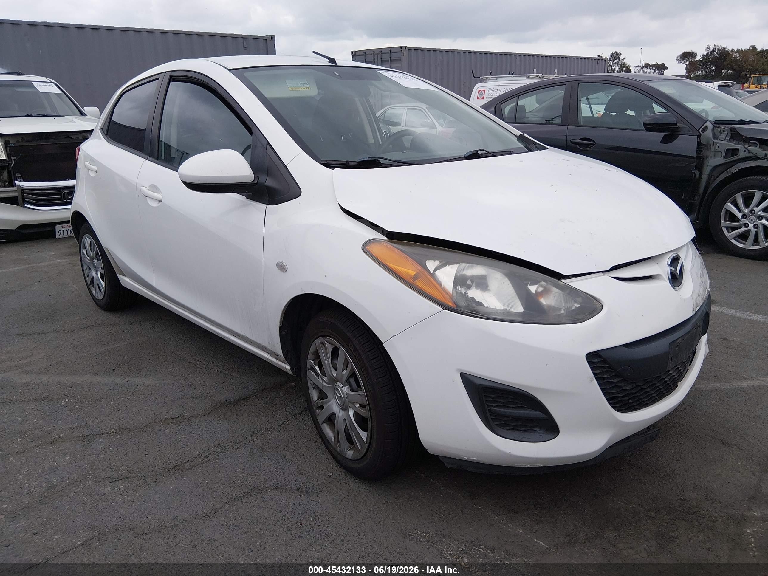 2014 Mazda Mazda2 Sport White vin: JM1DE1KZ3E0178853