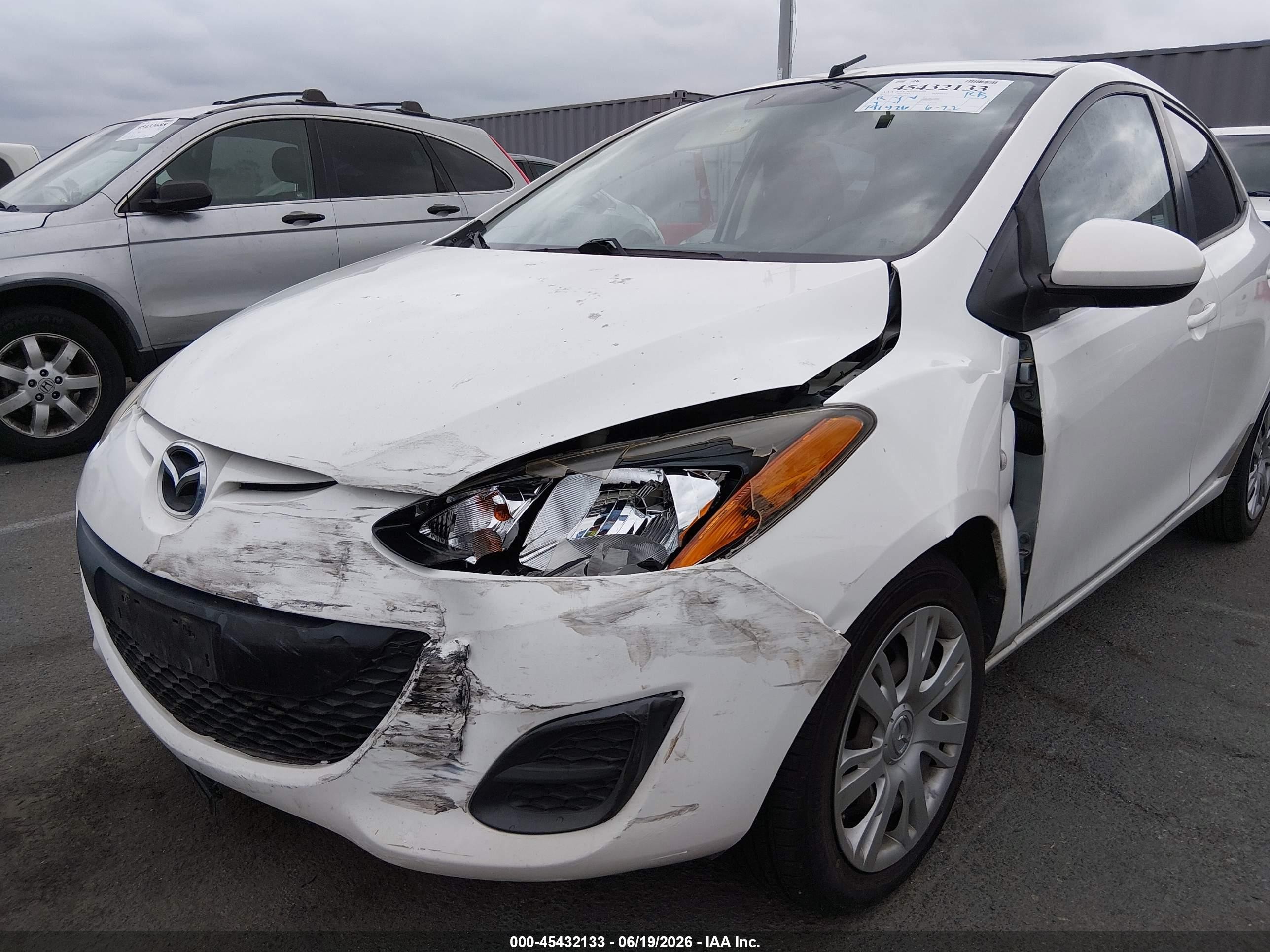 2014 Mazda Mazda2 Sport White vin: JM1DE1KZ3E0178853