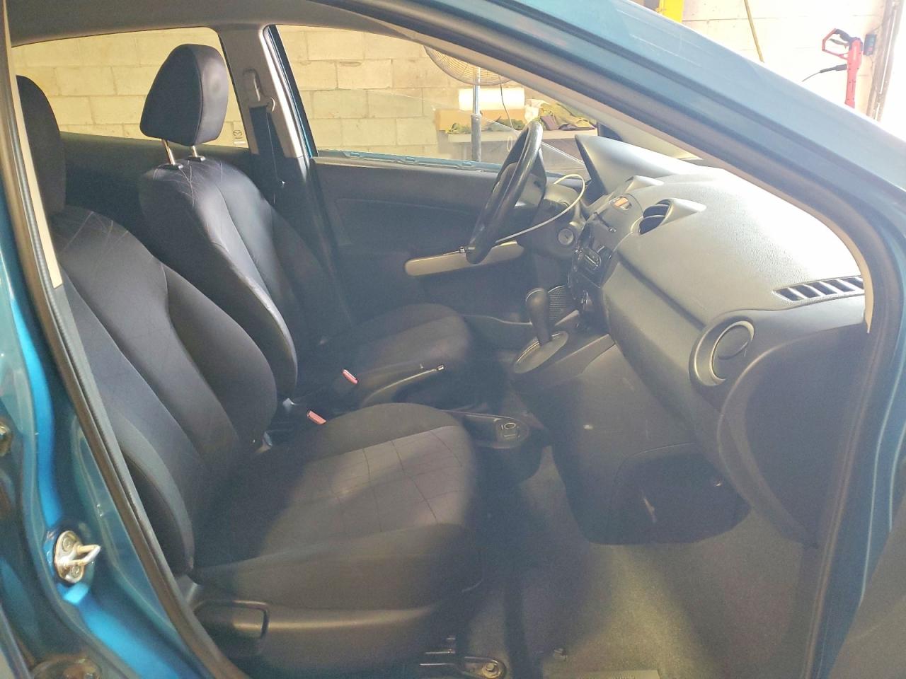 2012 Mazda Mazda2 Blue vin: JM1DE1KZ4C0140948