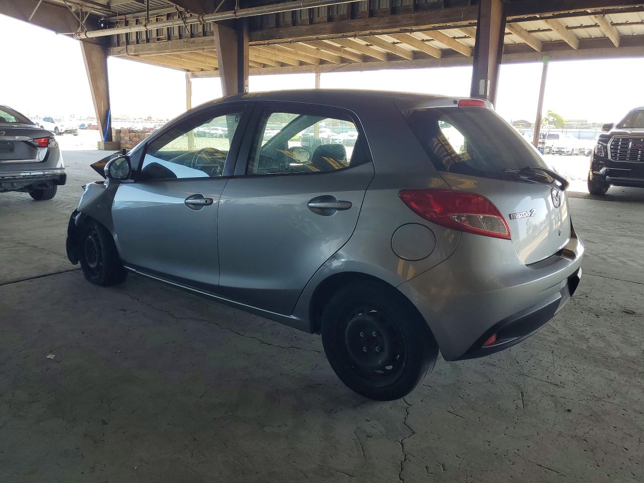 2014 Mazda Mazda2 Sport Silver vin: JM1DE1KZ4E0177033