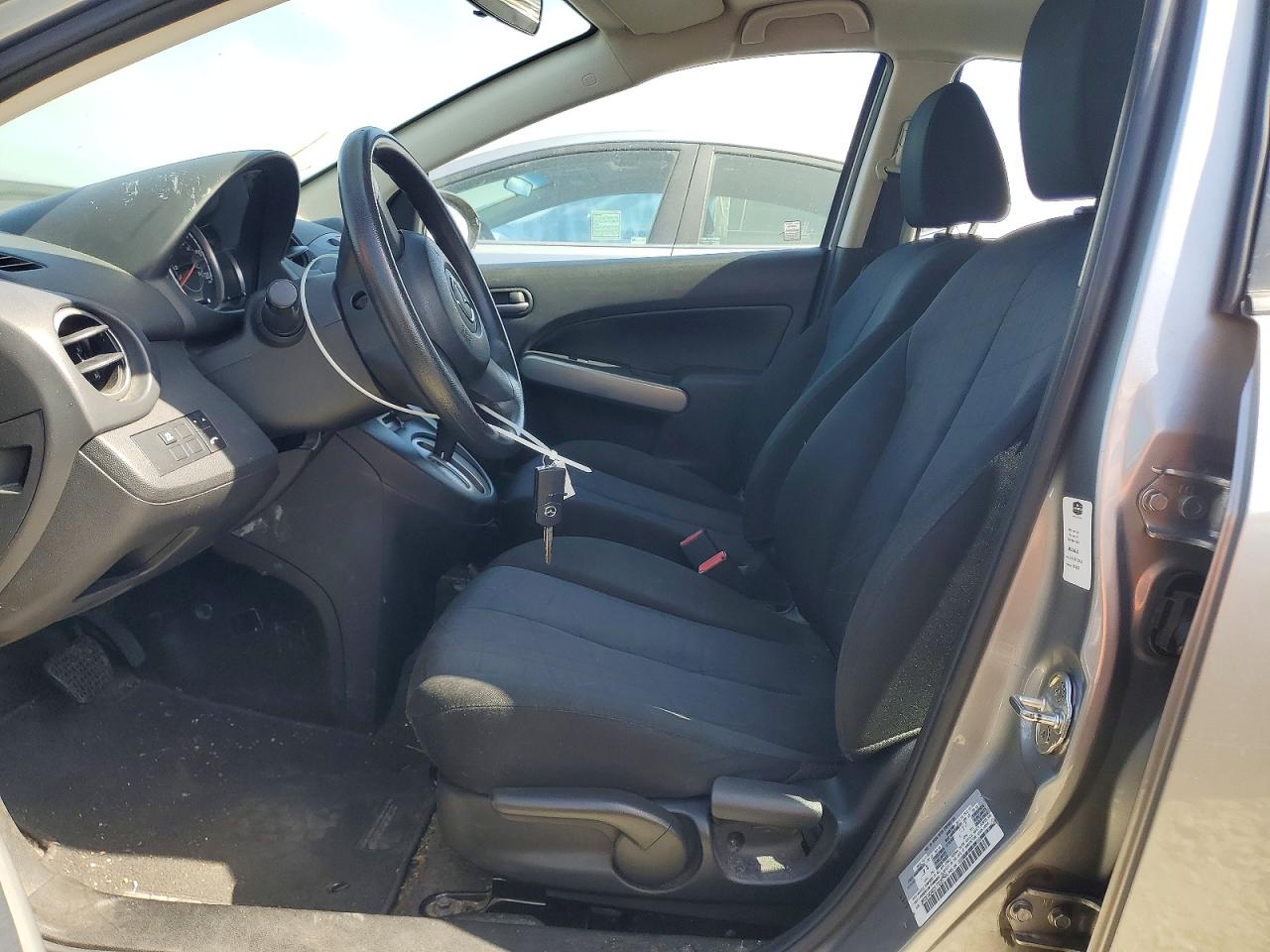 2014 Mazda Mazda2 Sport Silver vin: JM1DE1KZ4E0177033