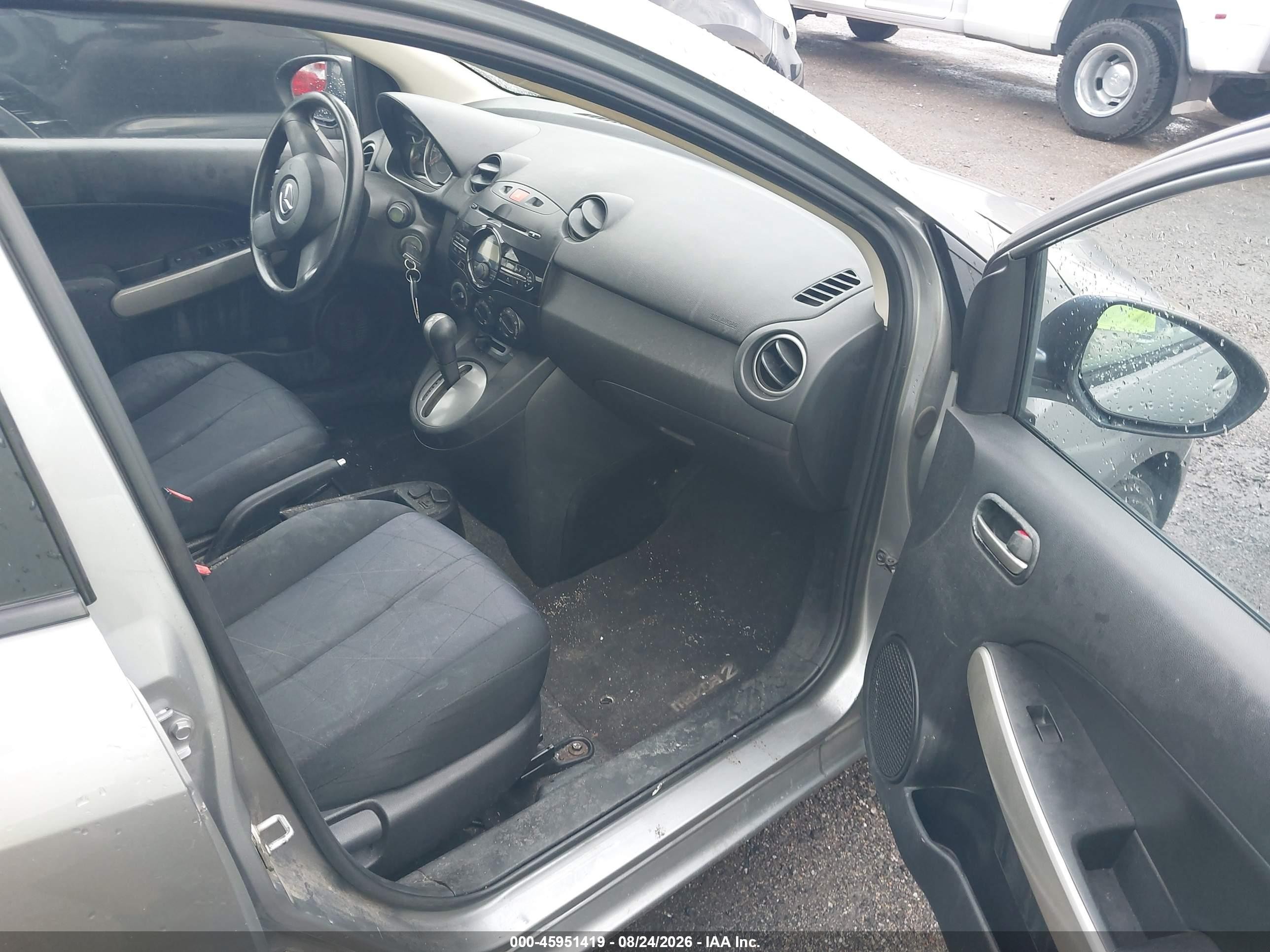 2014 Mazda Mazda2 Sport Серебряный vin: JM1DE1KZ4E0179302