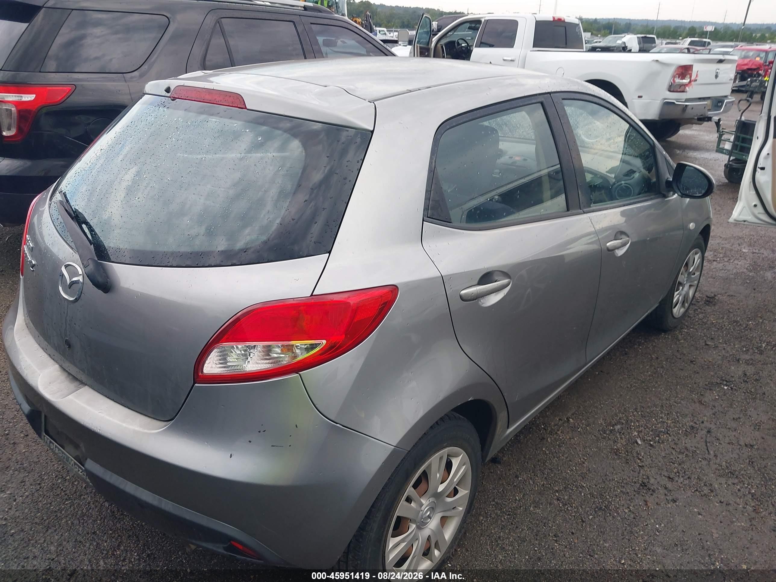 2014 Mazda Mazda2 Sport Серебряный vin: JM1DE1KZ4E0179302