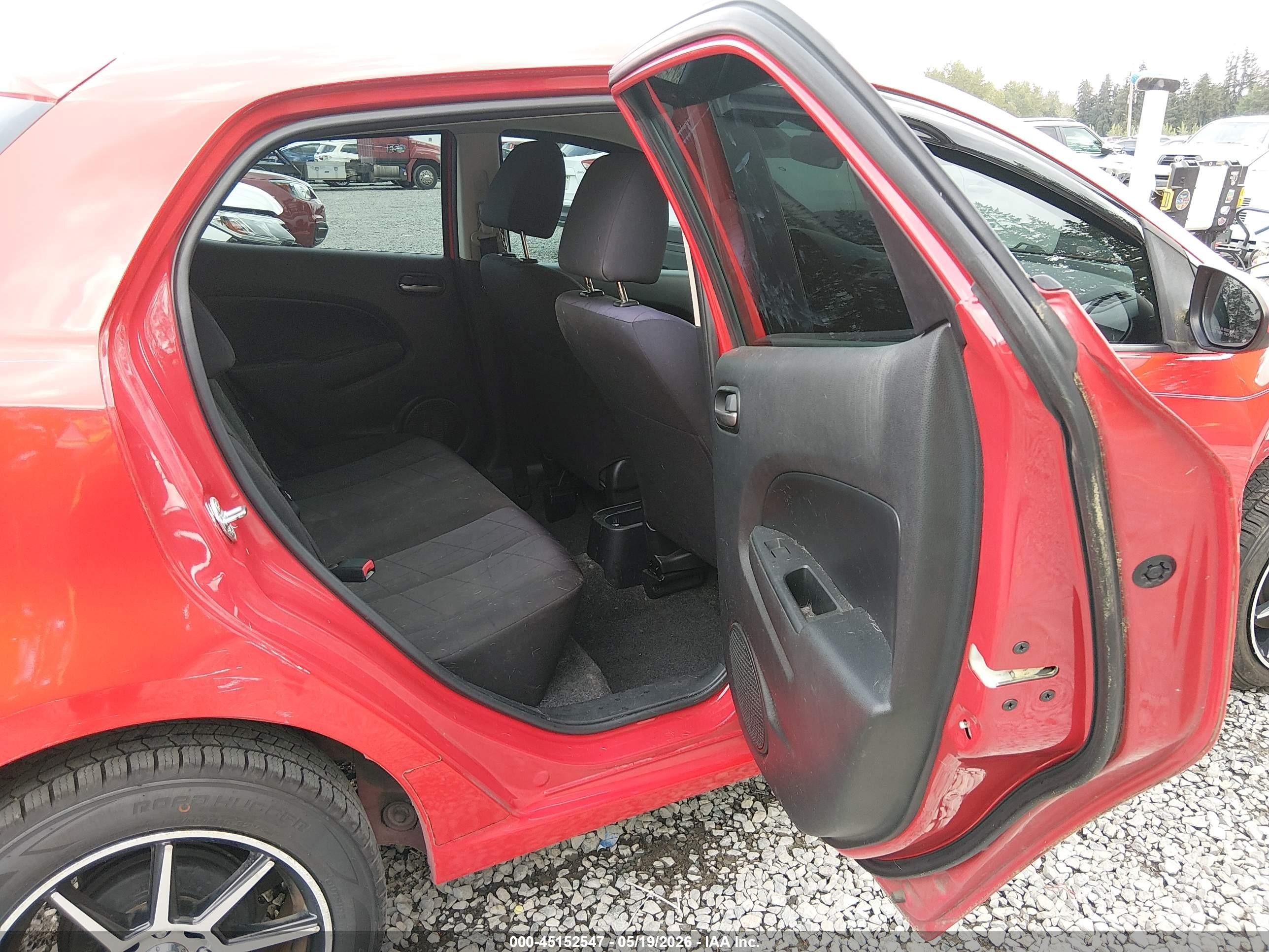 2012 Mazda Mazda2 Sport Red vin: JM1DE1KZ5C0131644