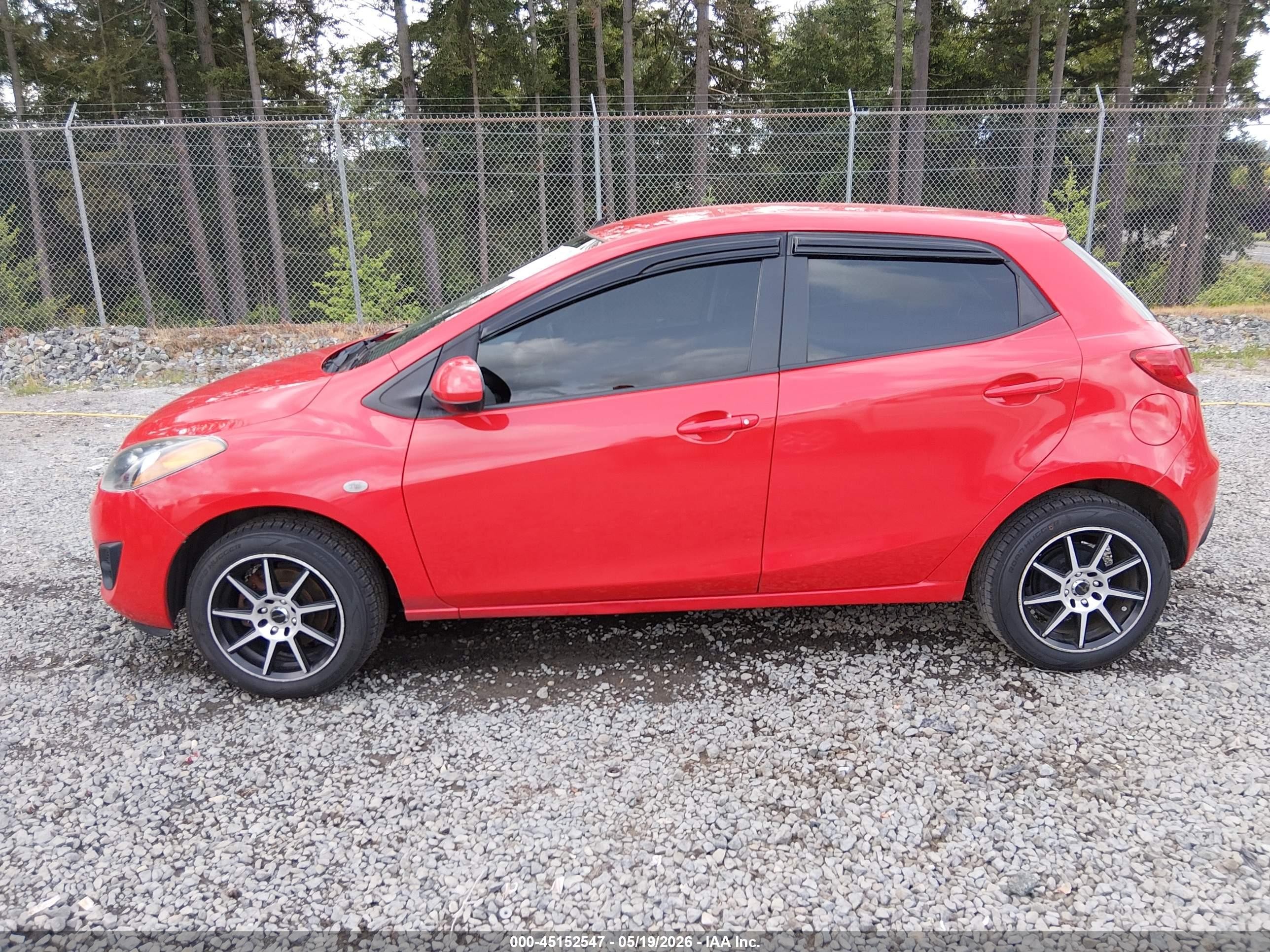 2012 Mazda Mazda2 Sport Red vin: JM1DE1KZ5C0131644