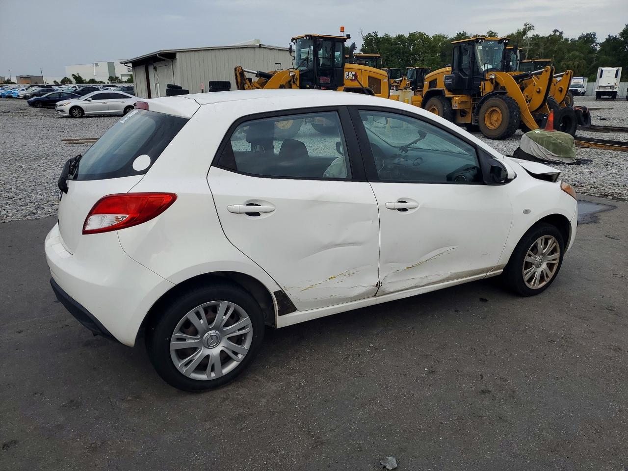 2012 Mazda Mazda2 White vin: JM1DE1KZ6C0133810