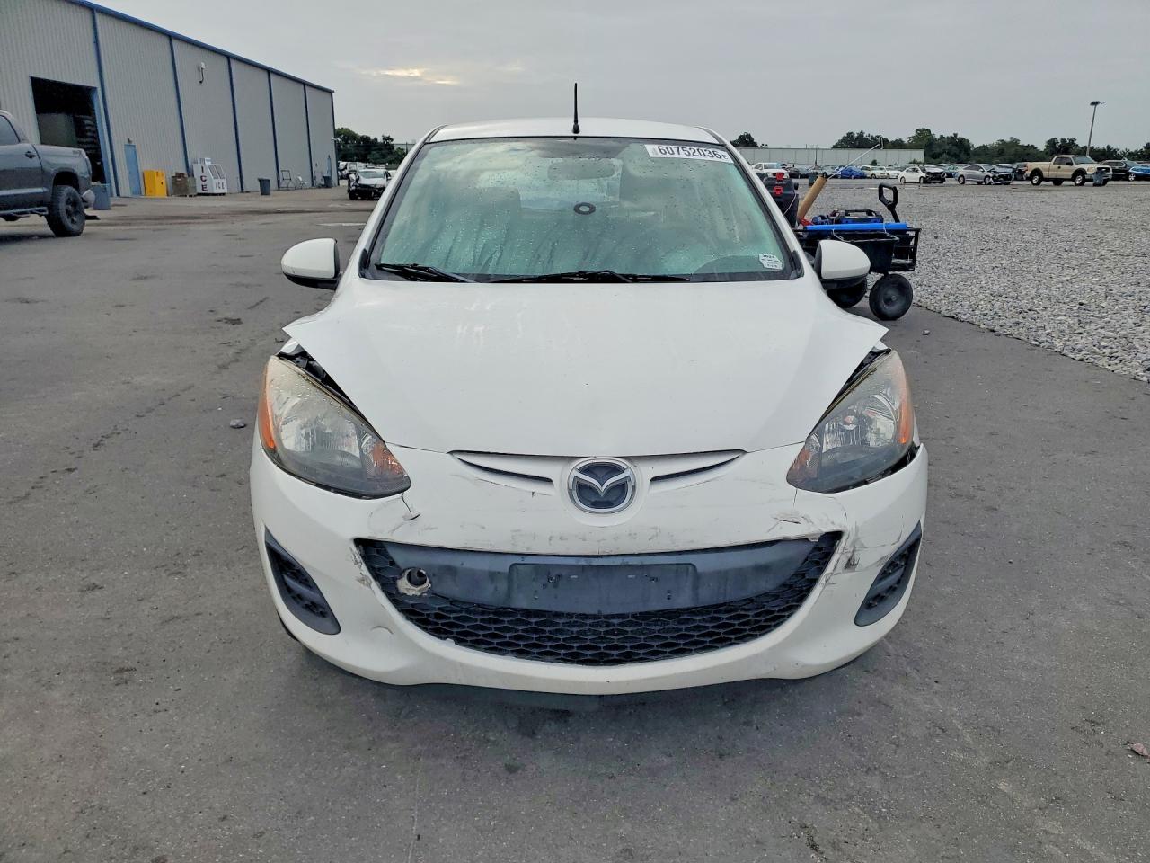 2012 Mazda Mazda2 White vin: JM1DE1KZ6C0133810