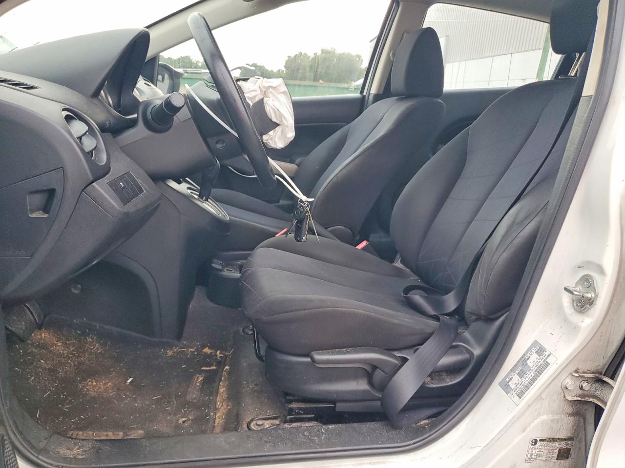 2012 Mazda Mazda2 White vin: JM1DE1KZ6C0133810