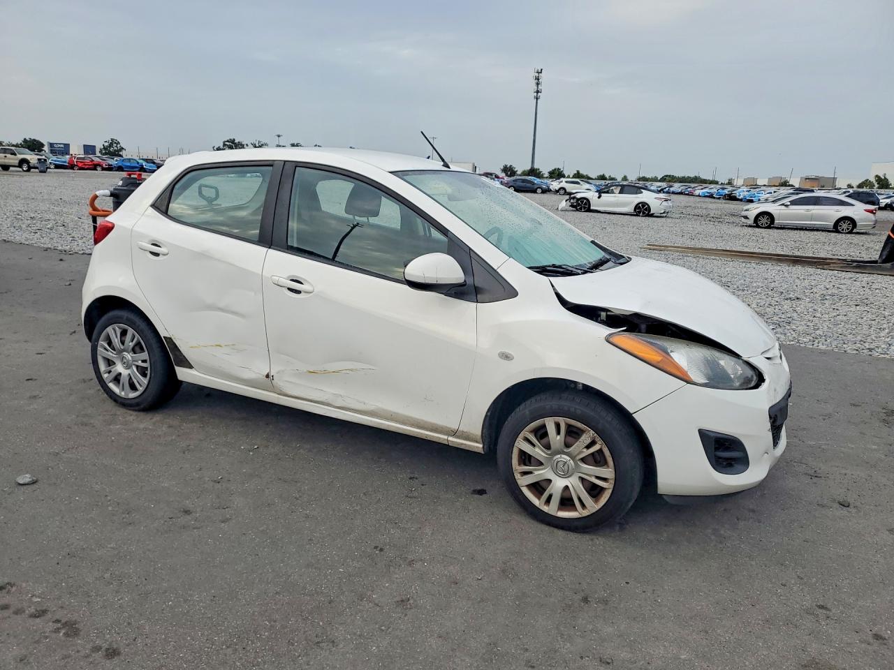 2012 Mazda Mazda2 White vin: JM1DE1KZ6C0133810