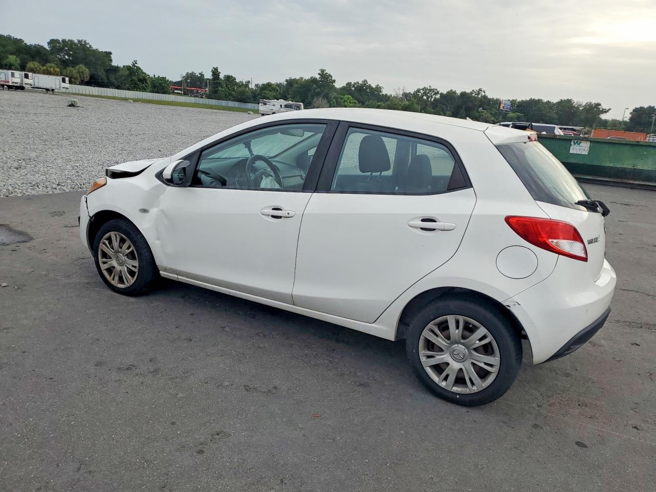 2012 Mazda Mazda2 White vin: JM1DE1KZ6C0133810