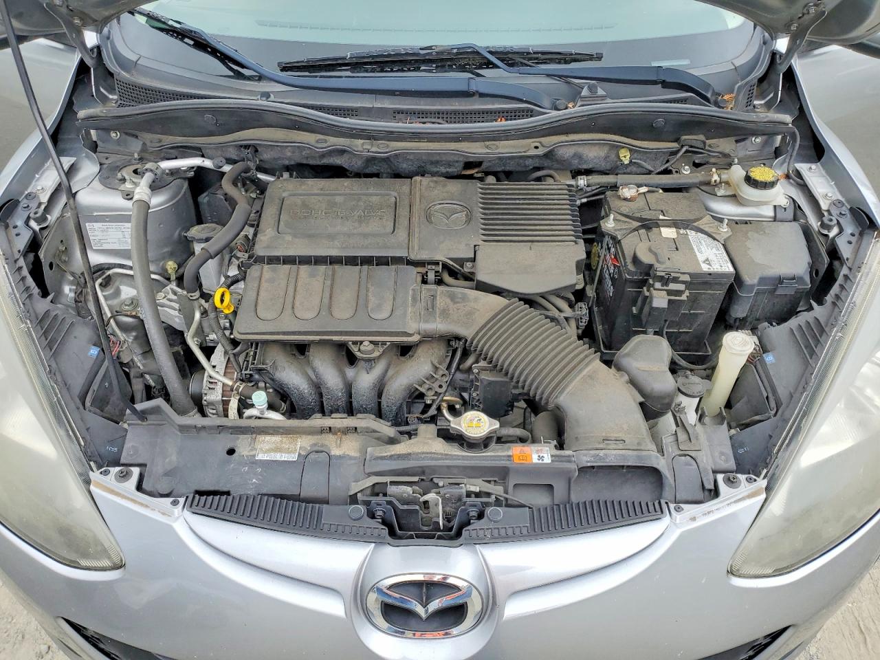 2013 Mazda Mazda2 Silver vin: JM1DE1KZ7D0167904