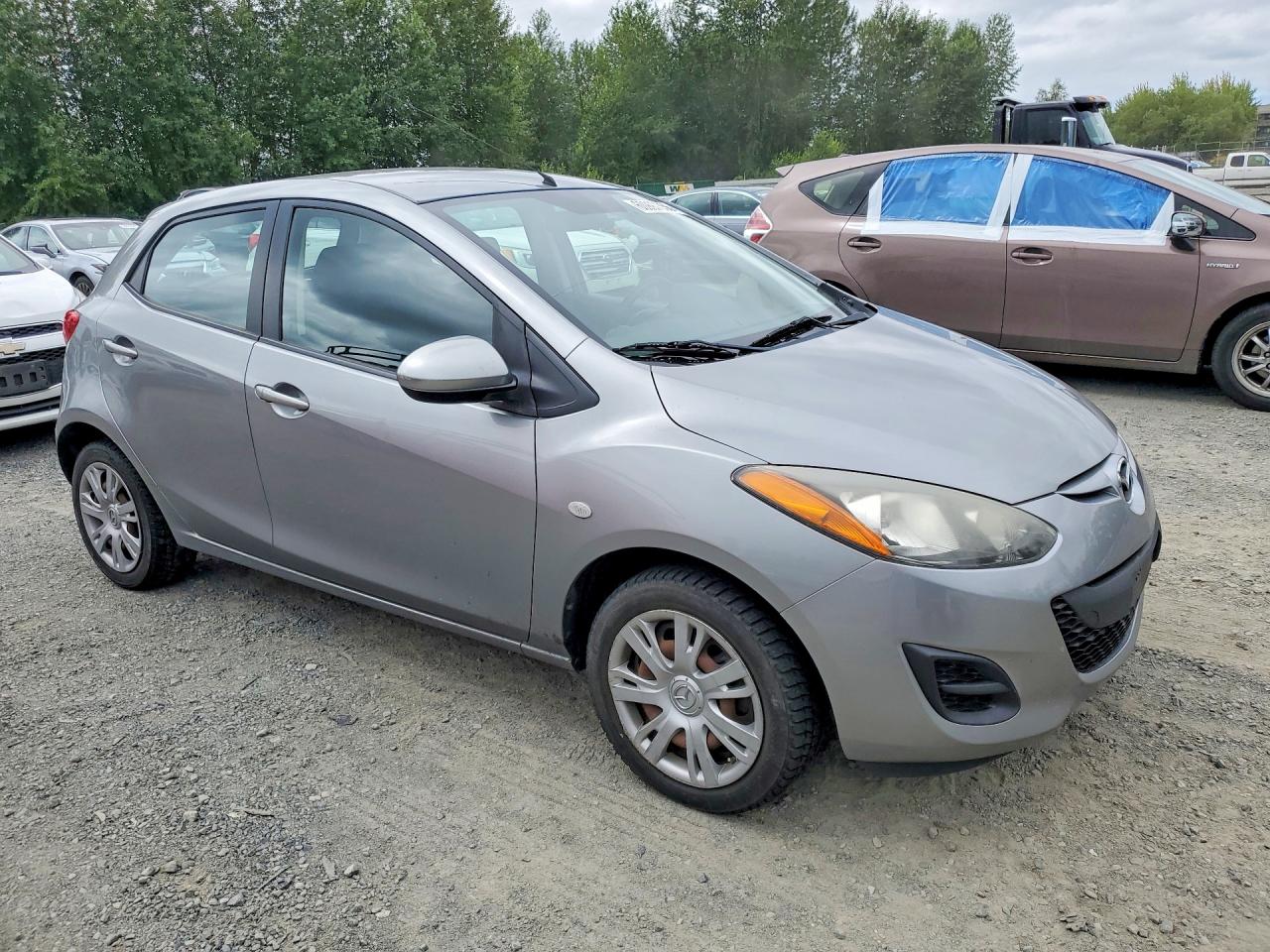 2013 Mazda Mazda2 Silver vin: JM1DE1KZ7D0167904