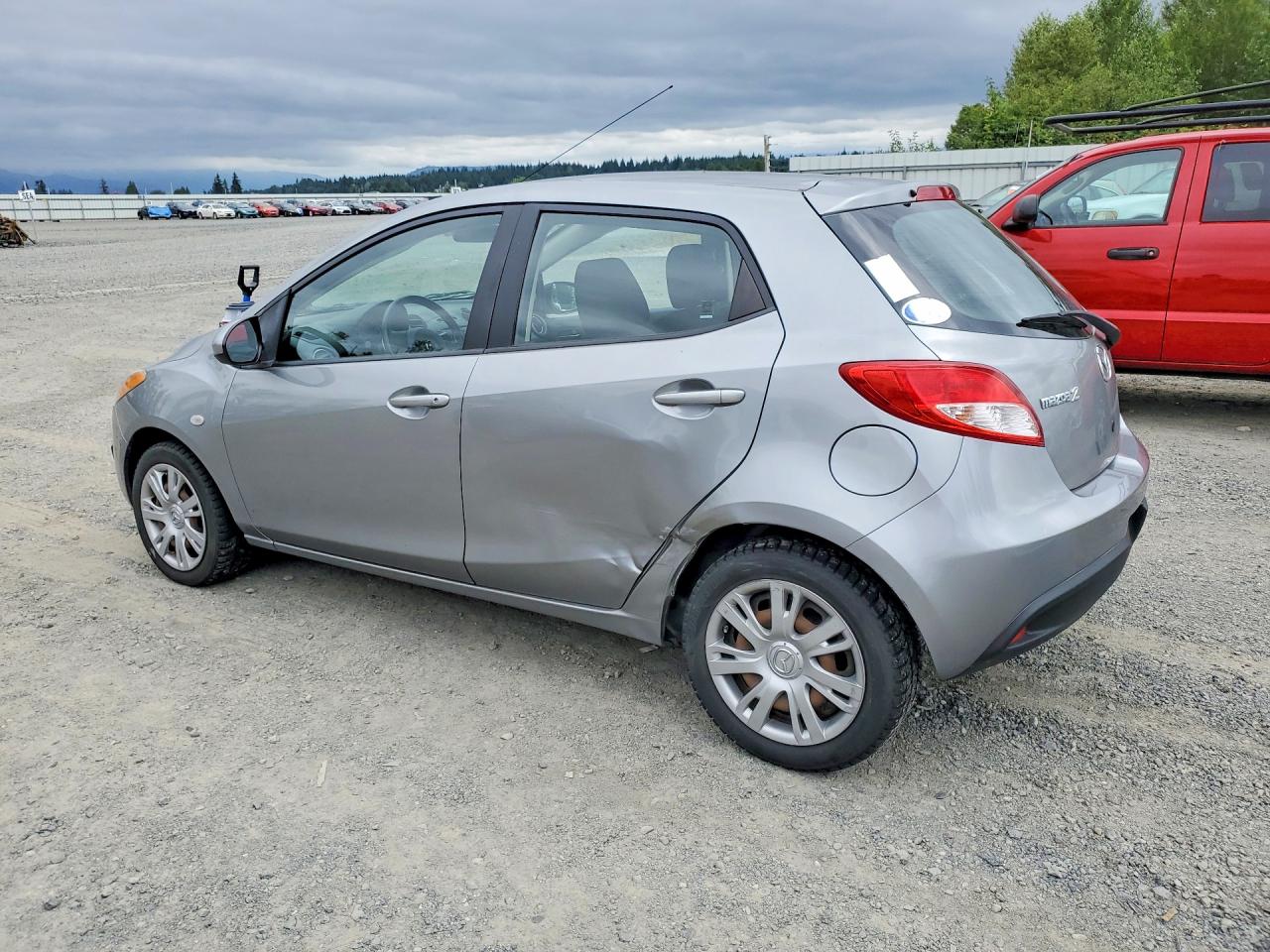2013 Mazda Mazda2 Silver vin: JM1DE1KZ7D0167904